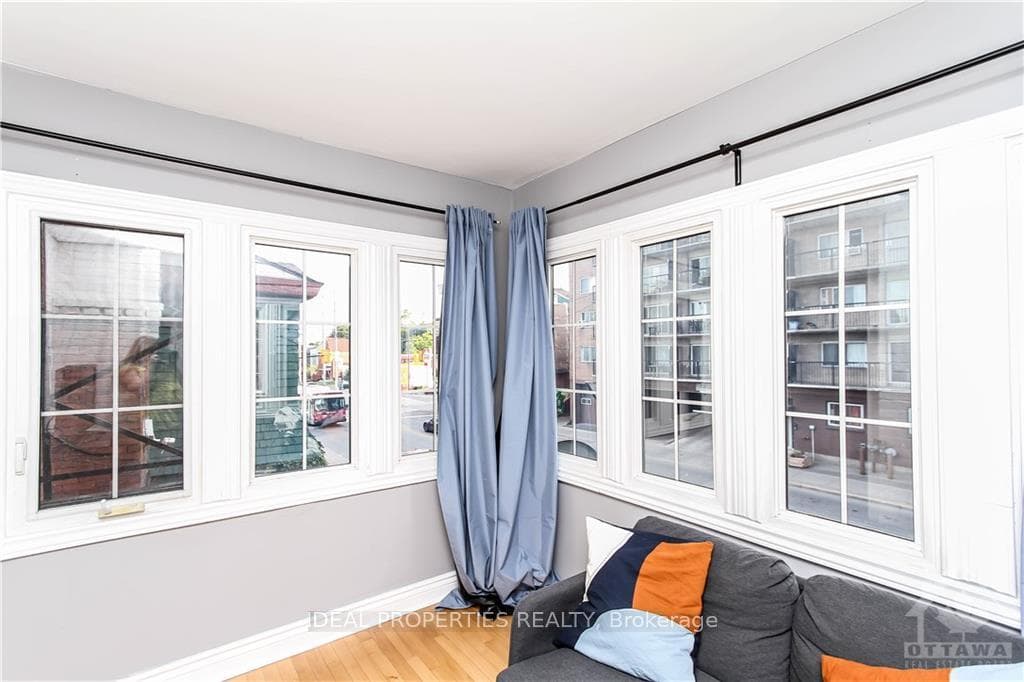 277 BRONSON Avenue Unit 4 photo 18