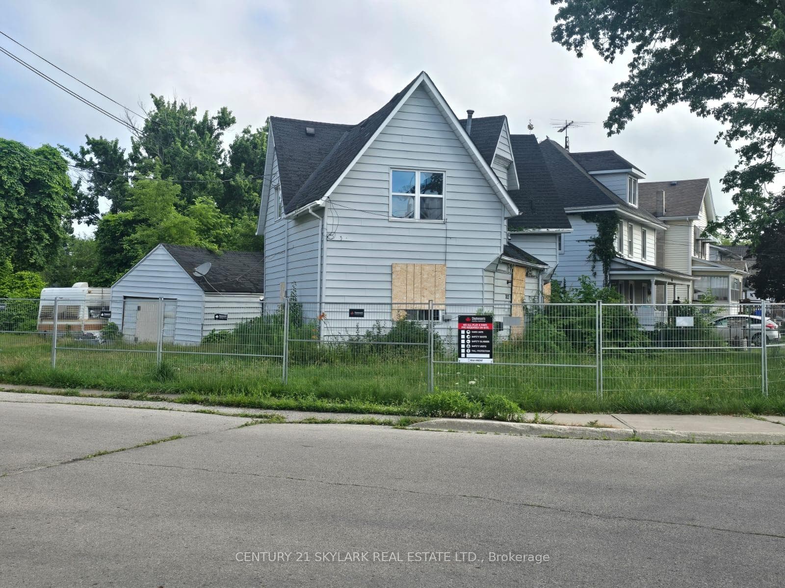 702 Cedar Street photo 1