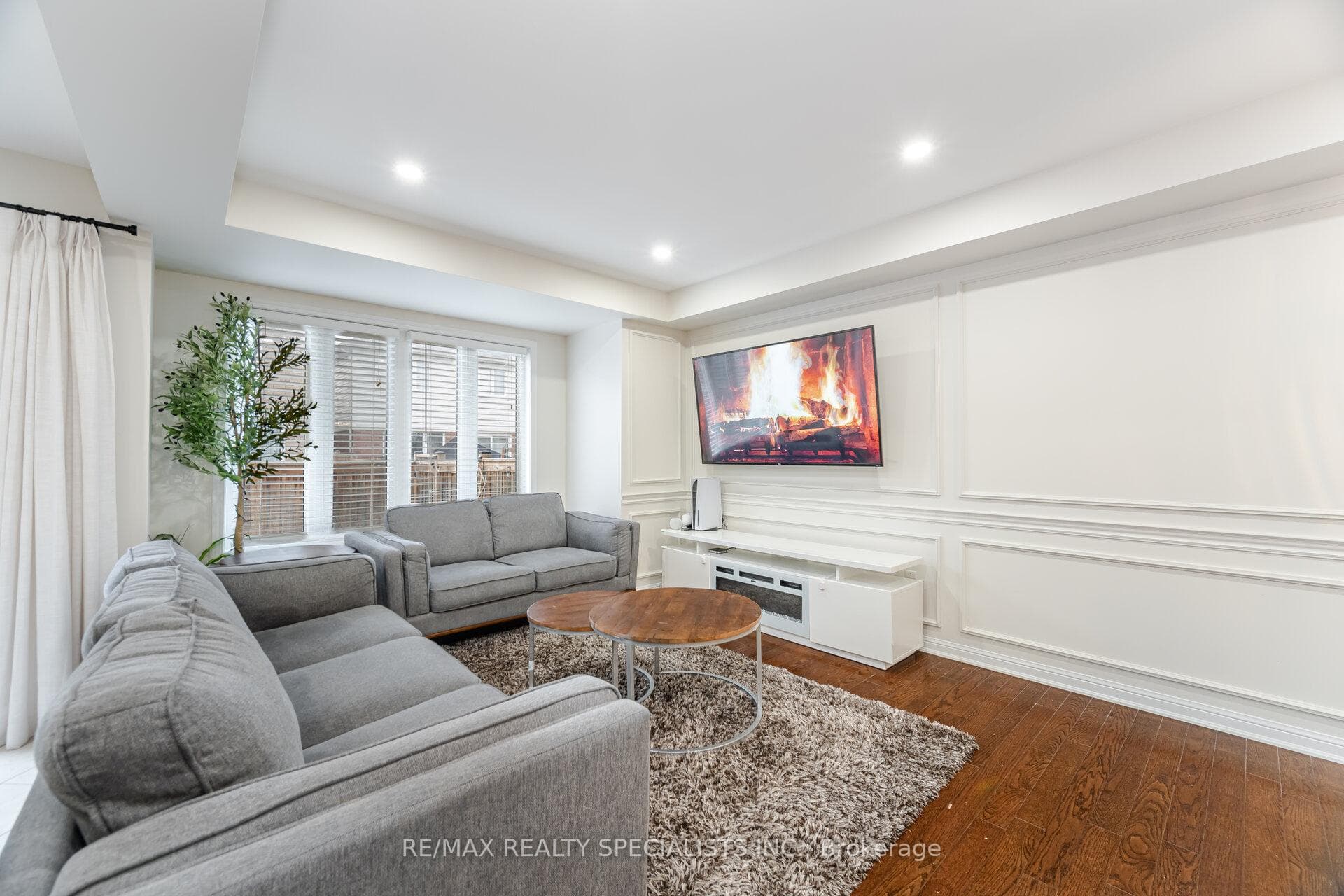 225 Mortimer Crescent photo 10