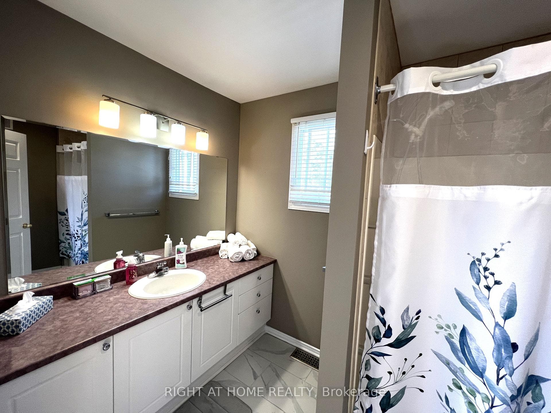 4 piece en-suite