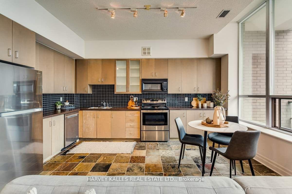 70 Alexander Street Unit PH08 photo 19