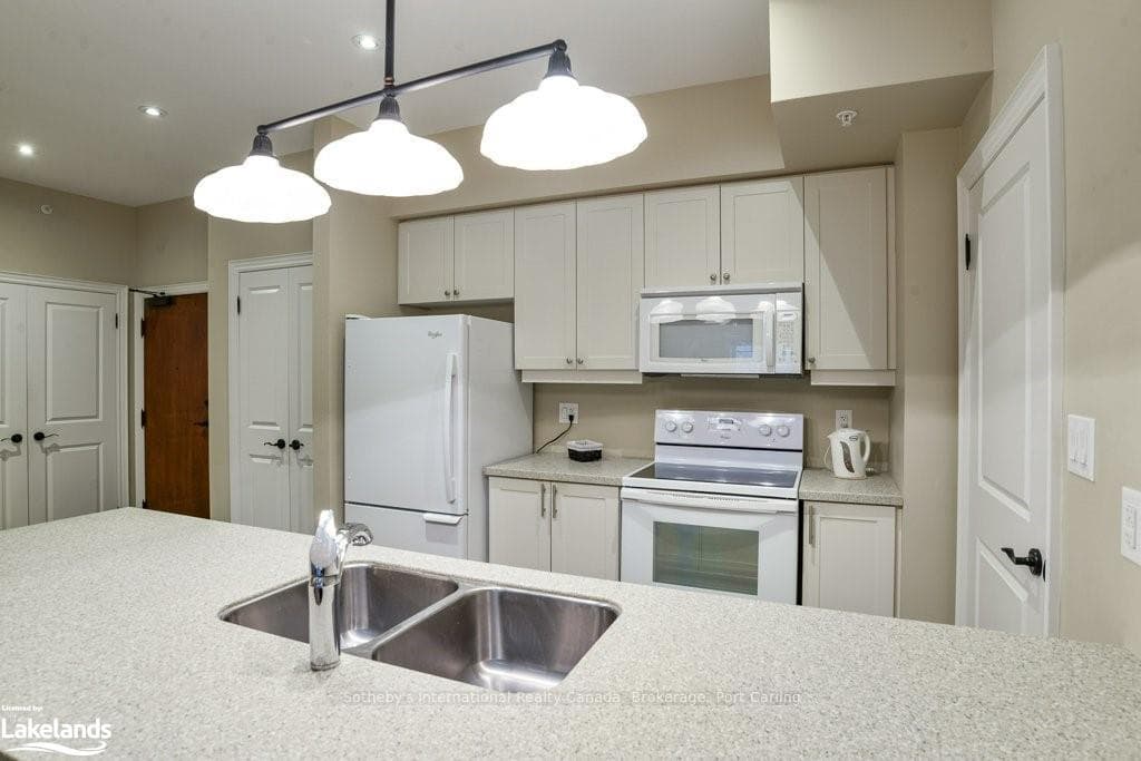 391B MANITOBA Street Unit 402 photo 7