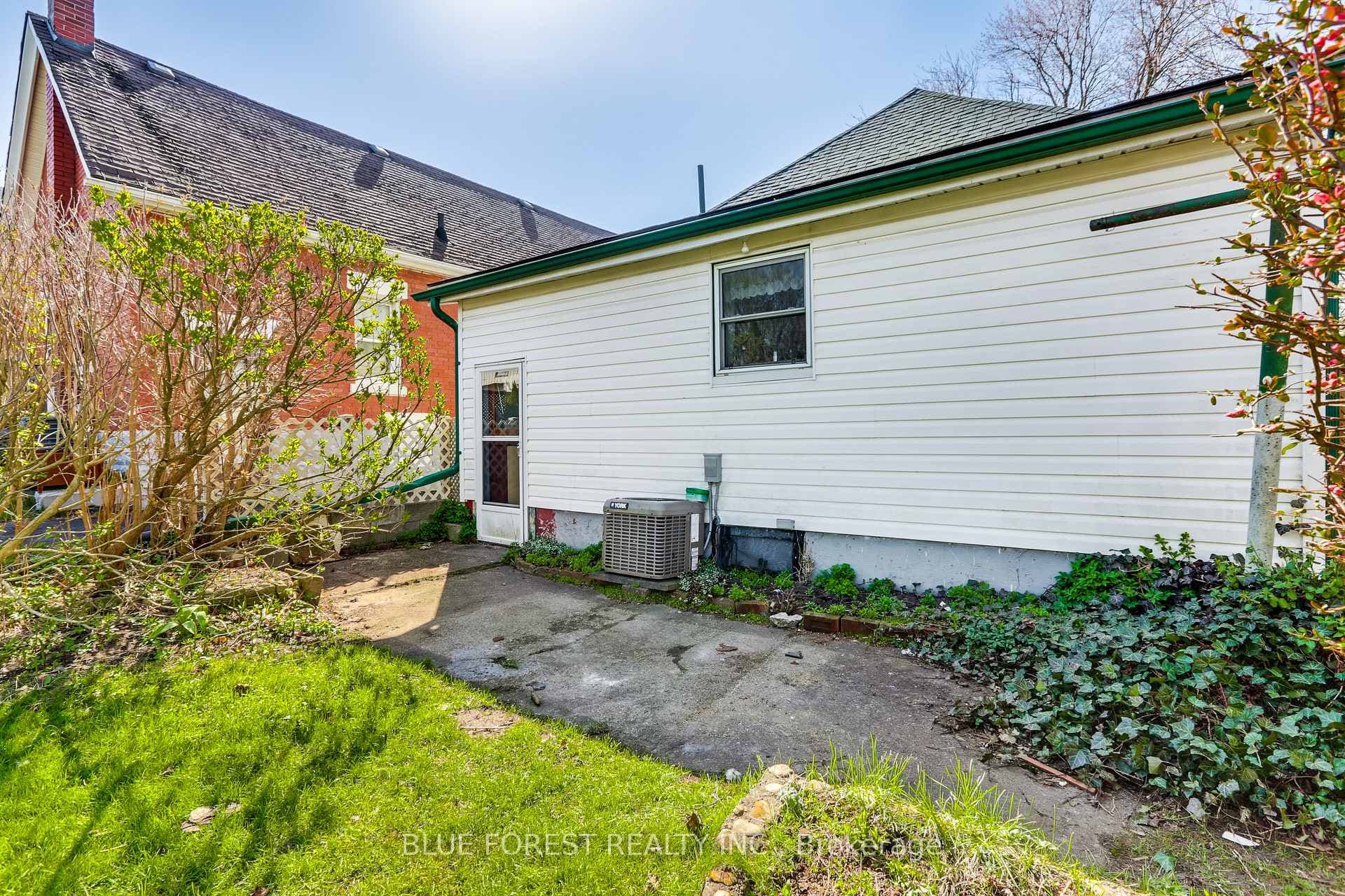 960 Hackett Street photo 25