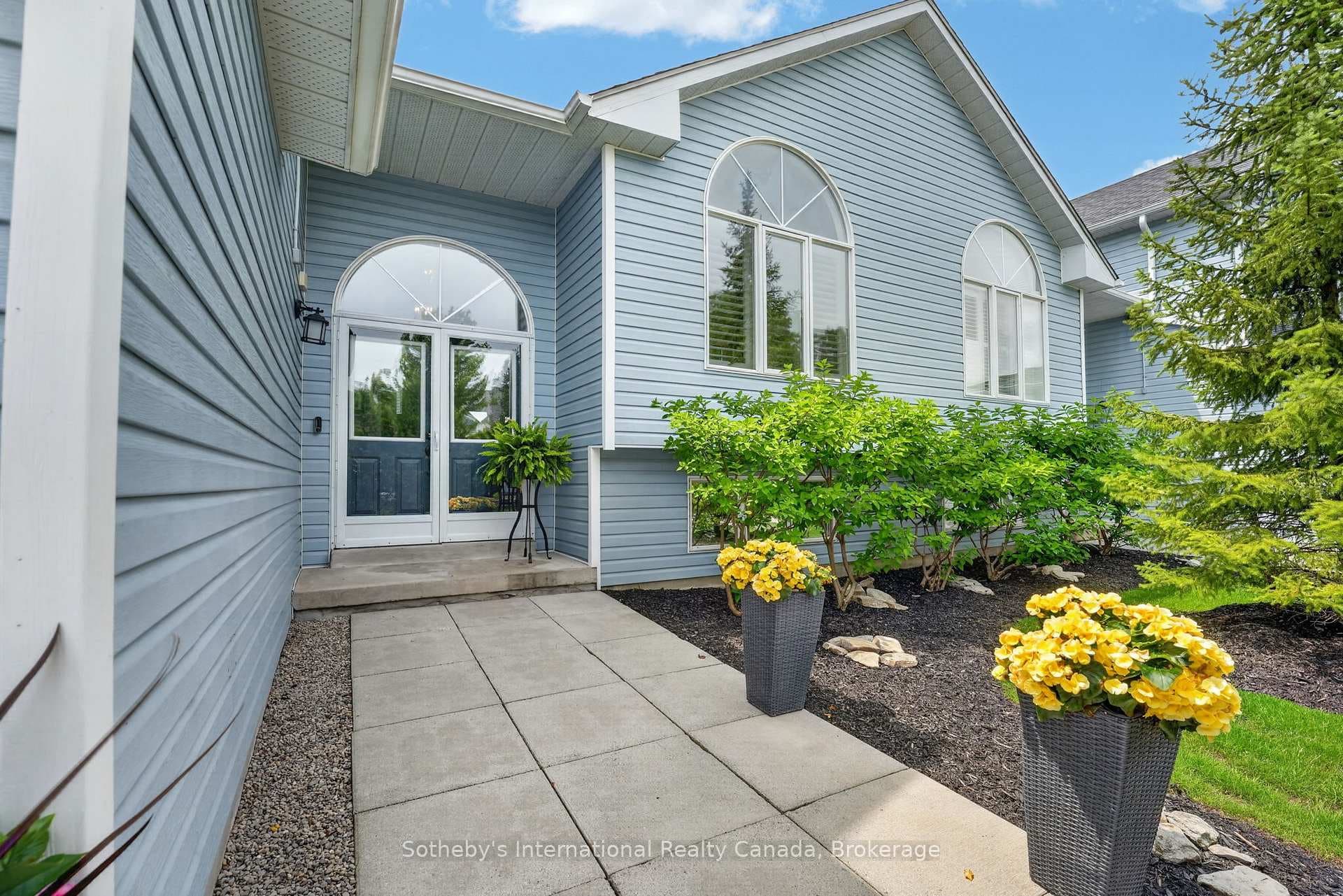 20 Sundial Court photo 4