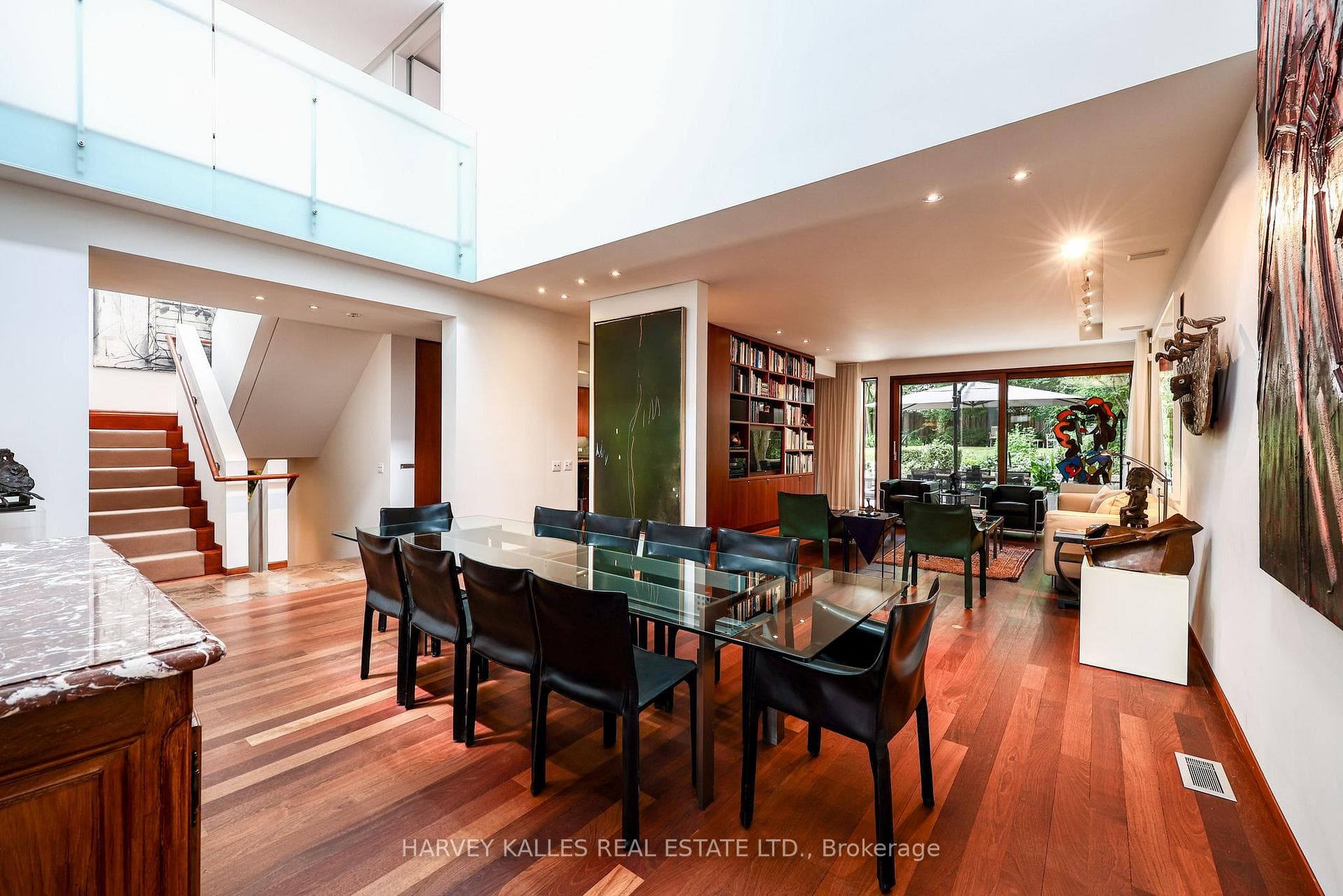 25 ft Atrium above Dining Room