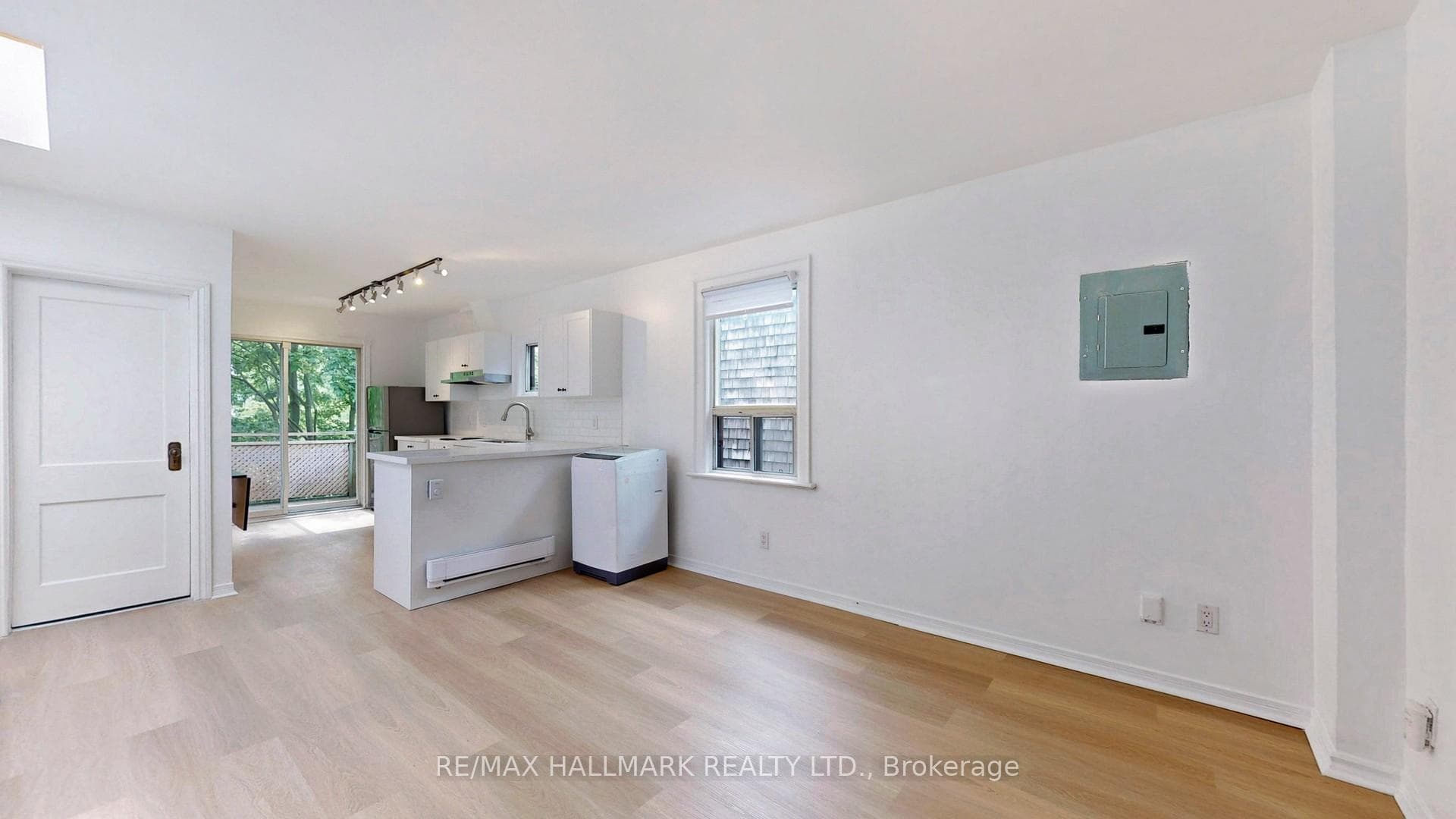 215 Kingston Road Unit Upper photo 3