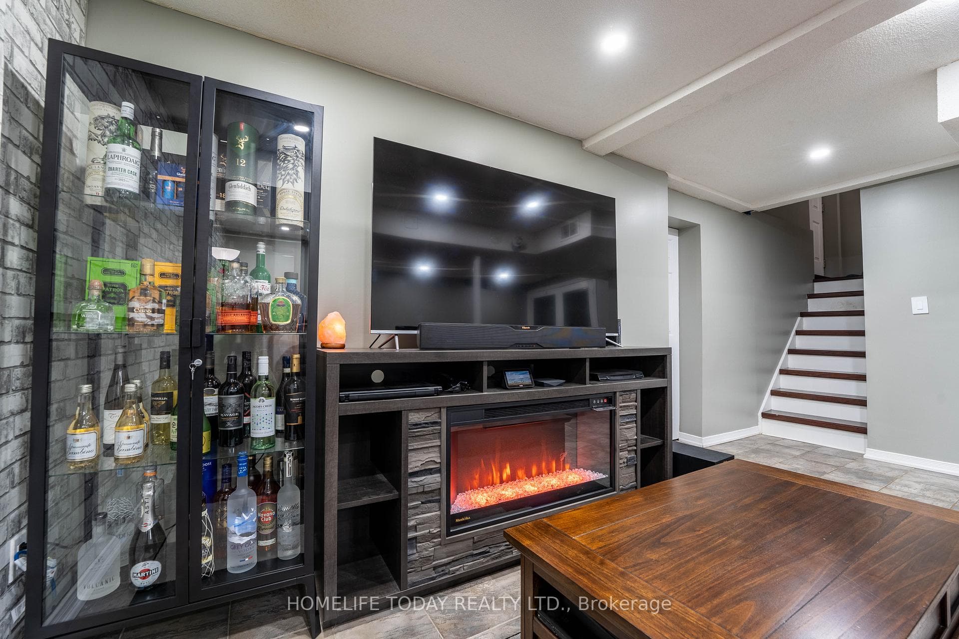 4182 Credit Pointe Drive photo 17