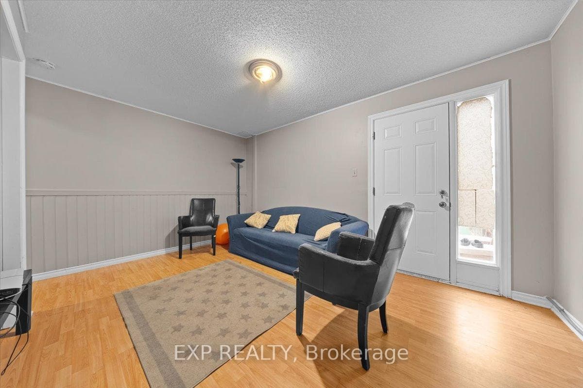 140 Castlegreen Private photo 13