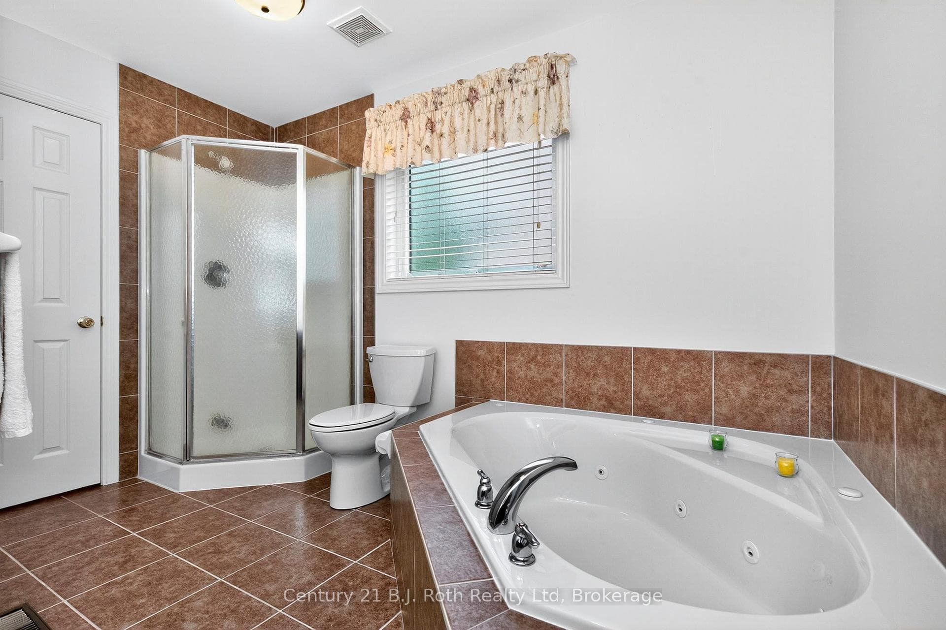 997 Whitney Crescent photo 18