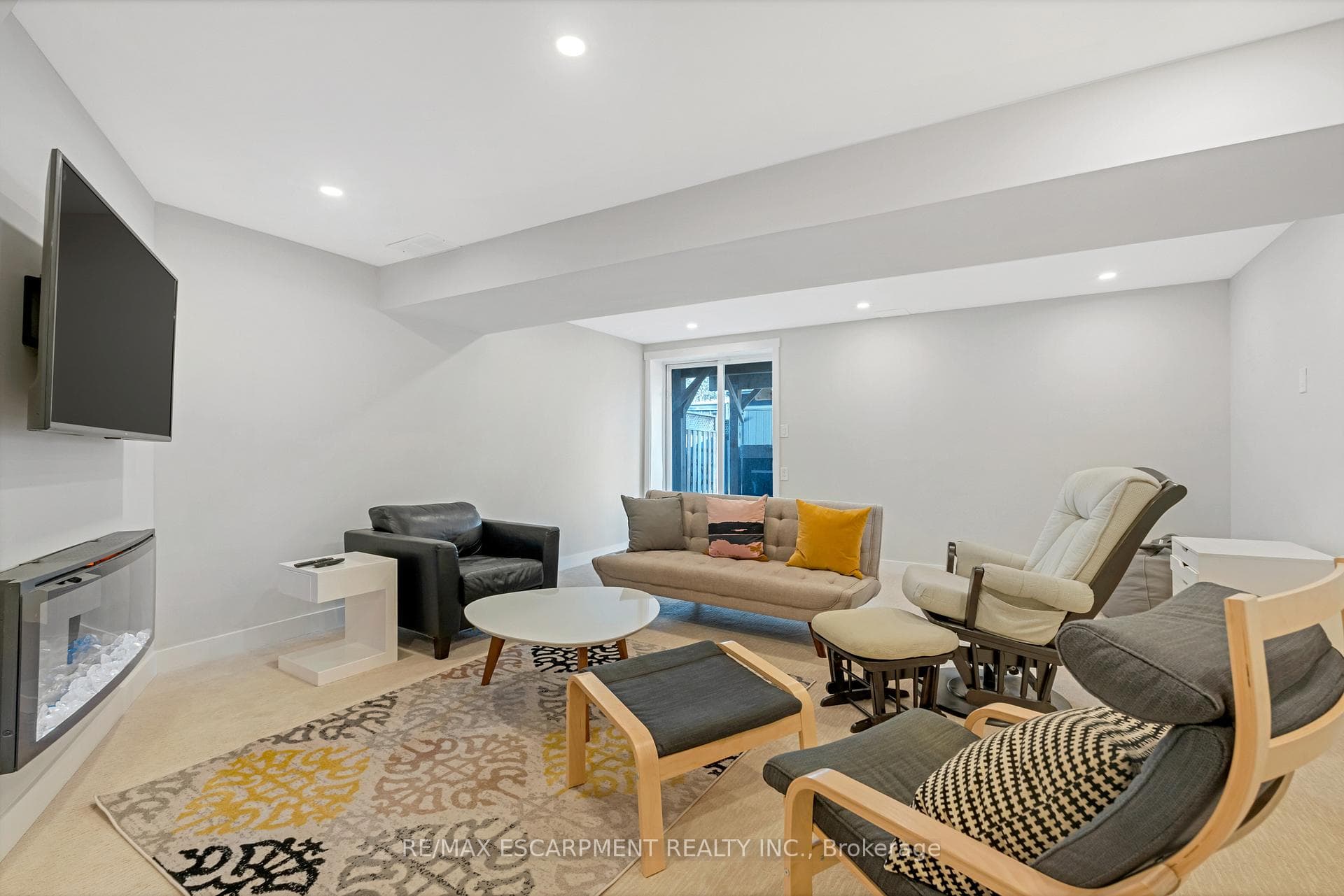 51 Thames Way photo 28