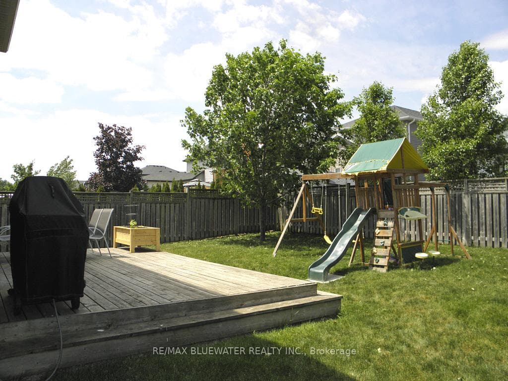 95 Deborah Drive photo 3