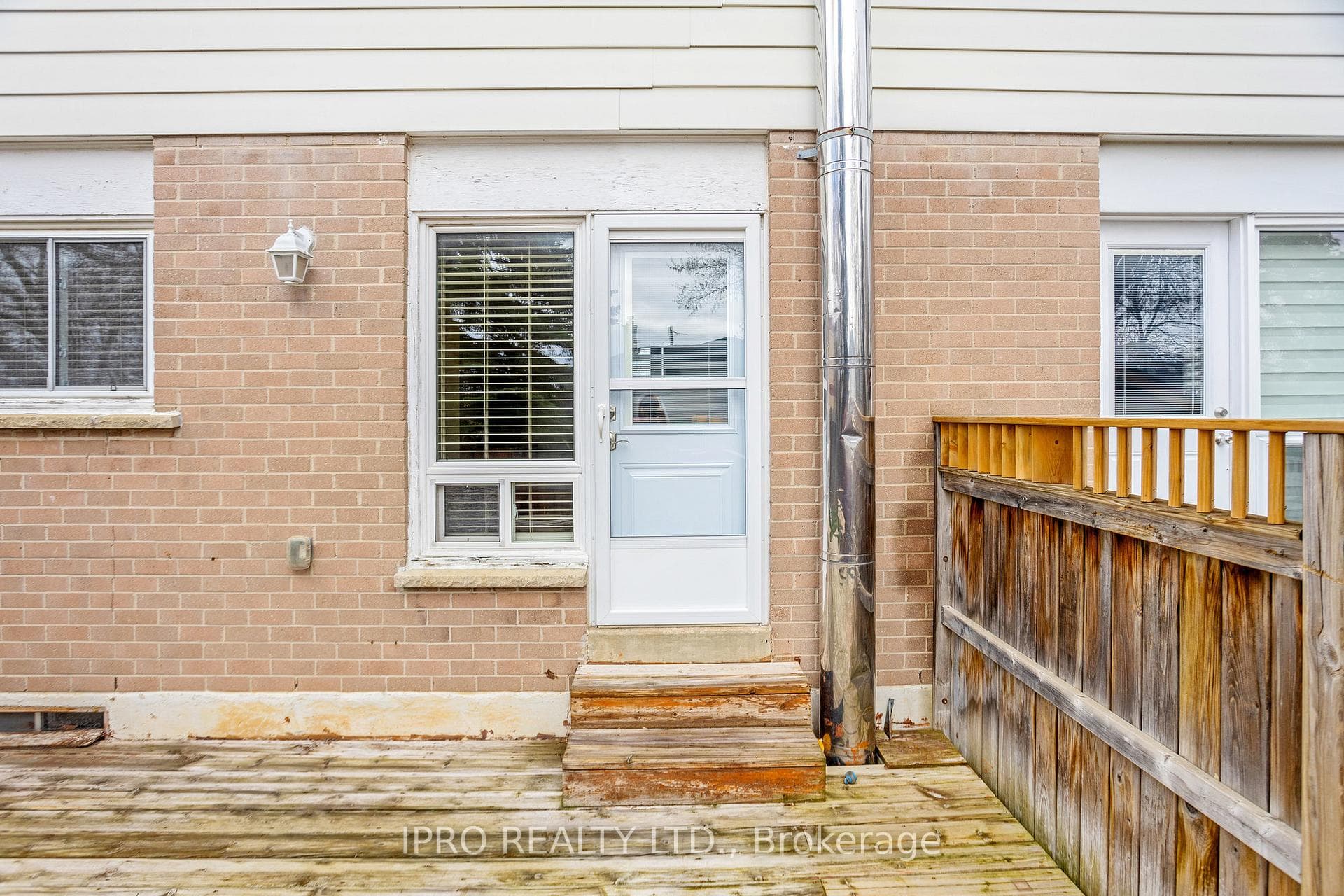 376 Guelph Street photo 22