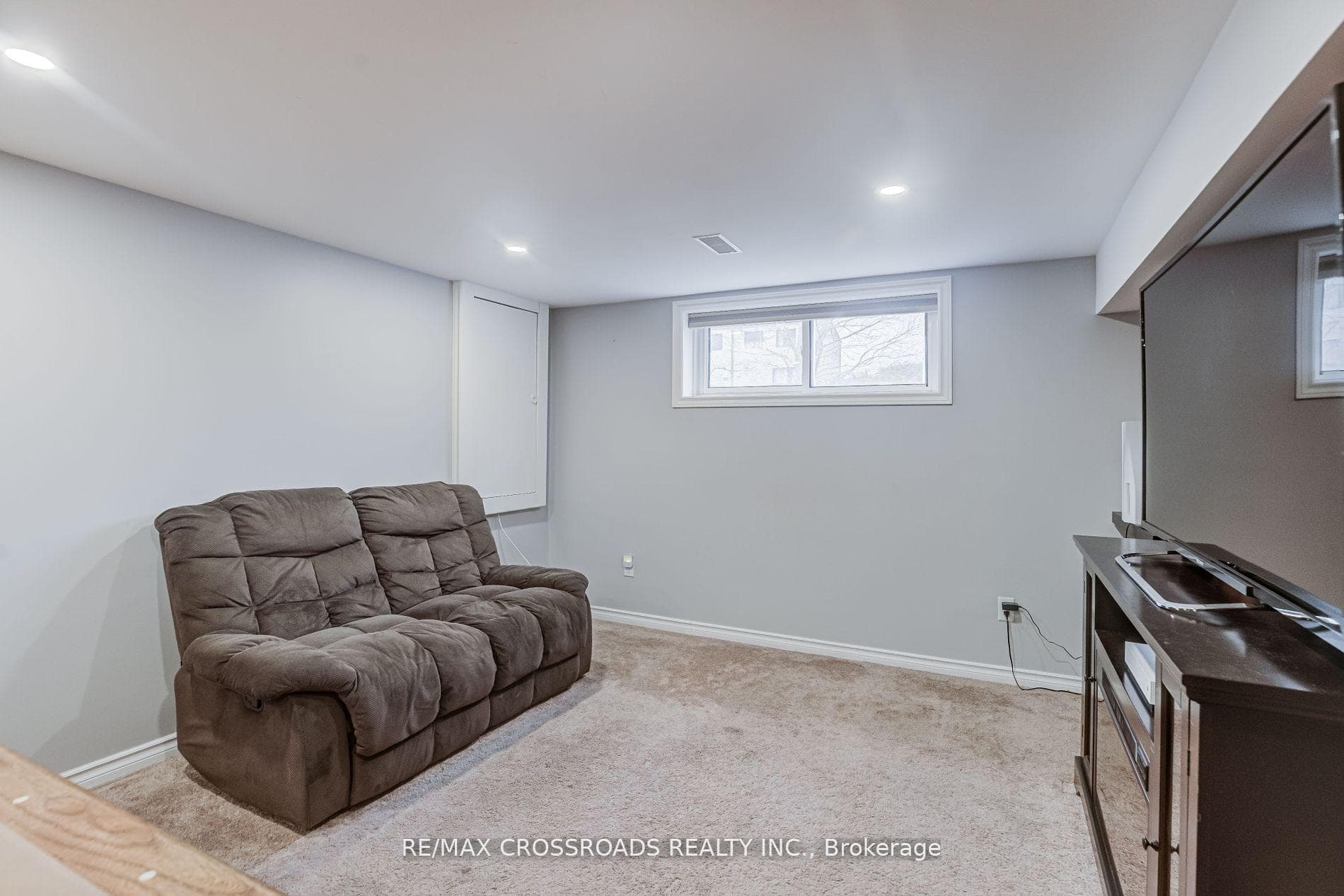 119 Lawrence Crescent photo 28