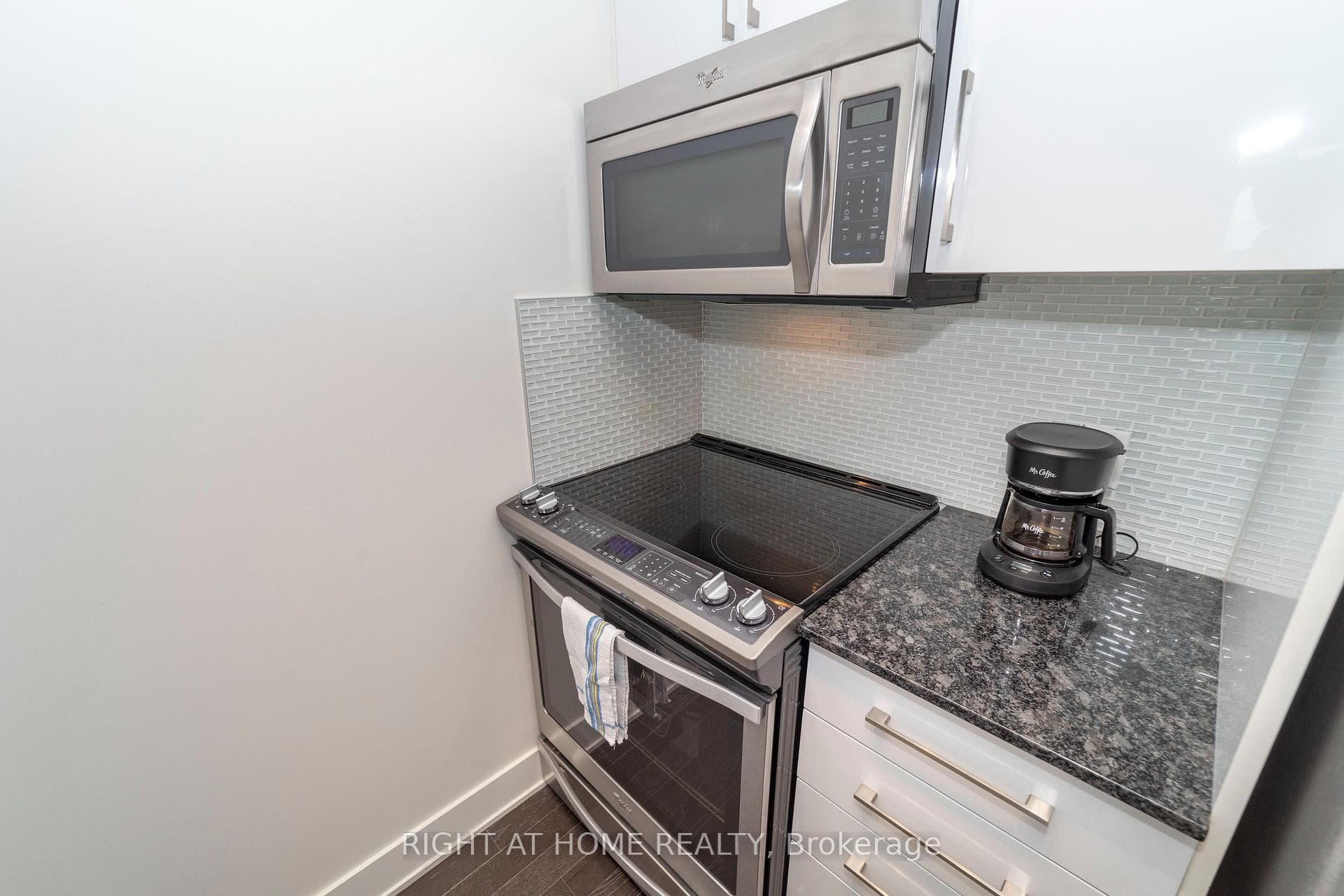 485 RICHMOND Road Unit 1309 photo 10