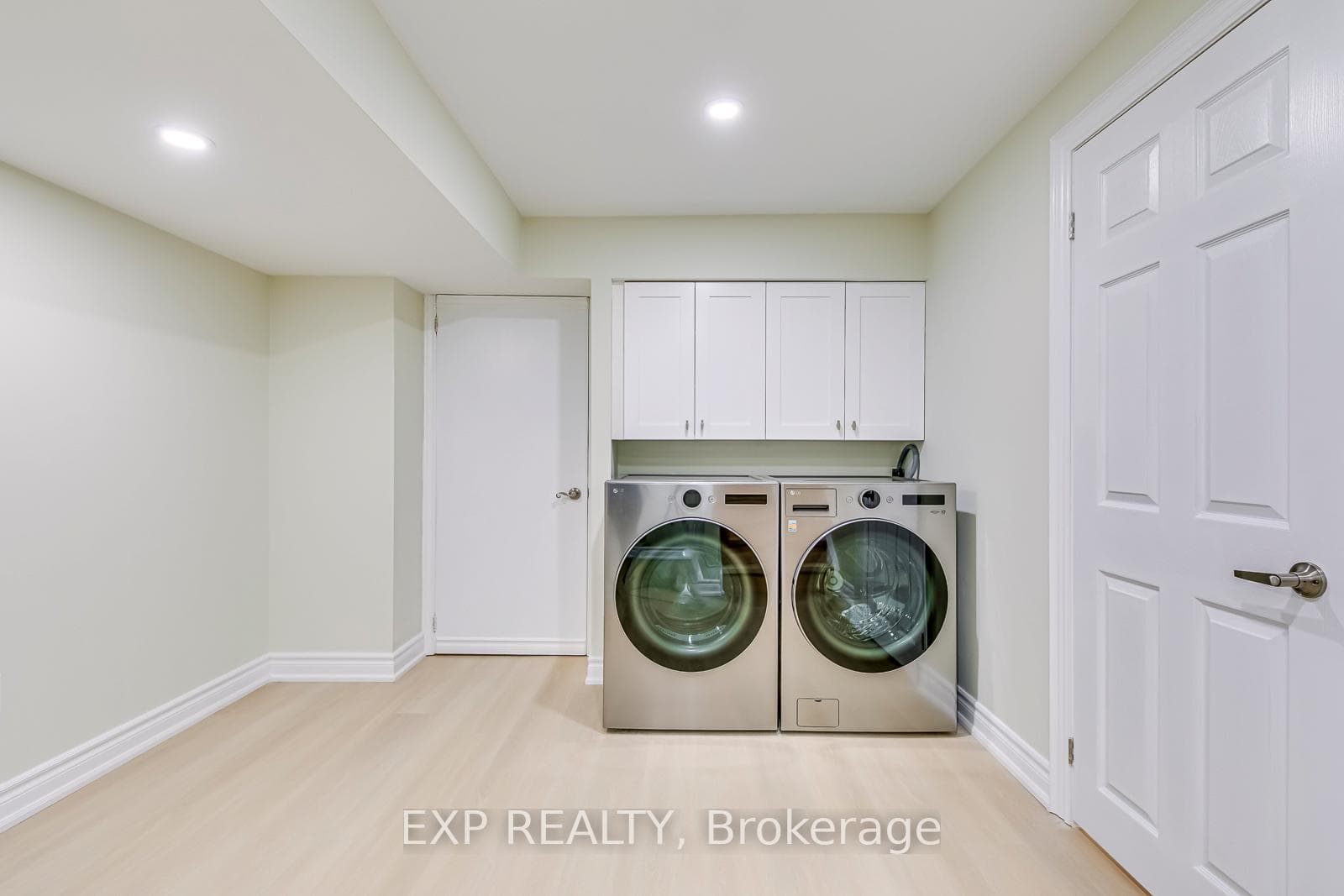 2124 Grand Boulevard Unit Upper photo 32