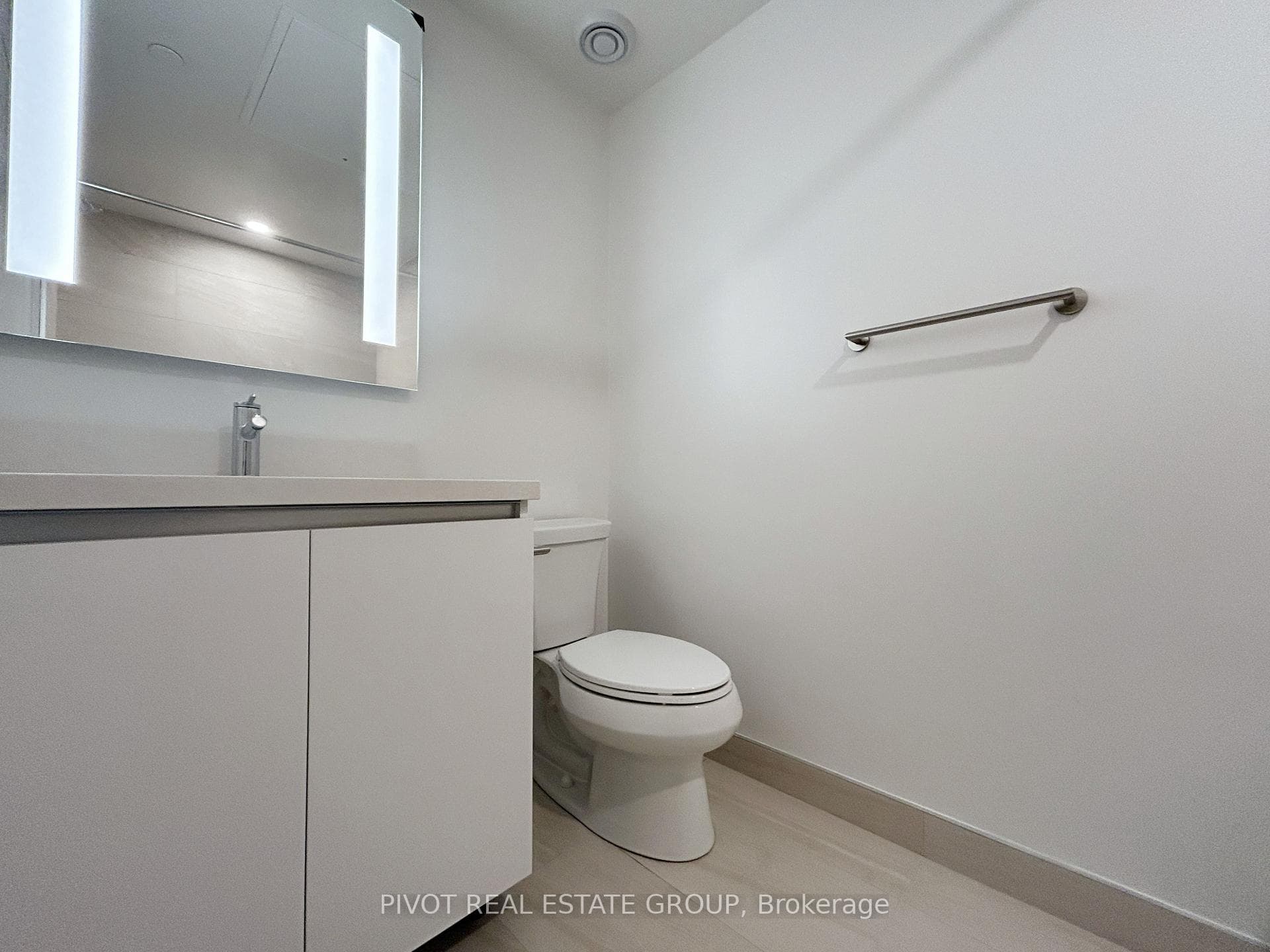 2 Erskine Road Unit 803 photo 5