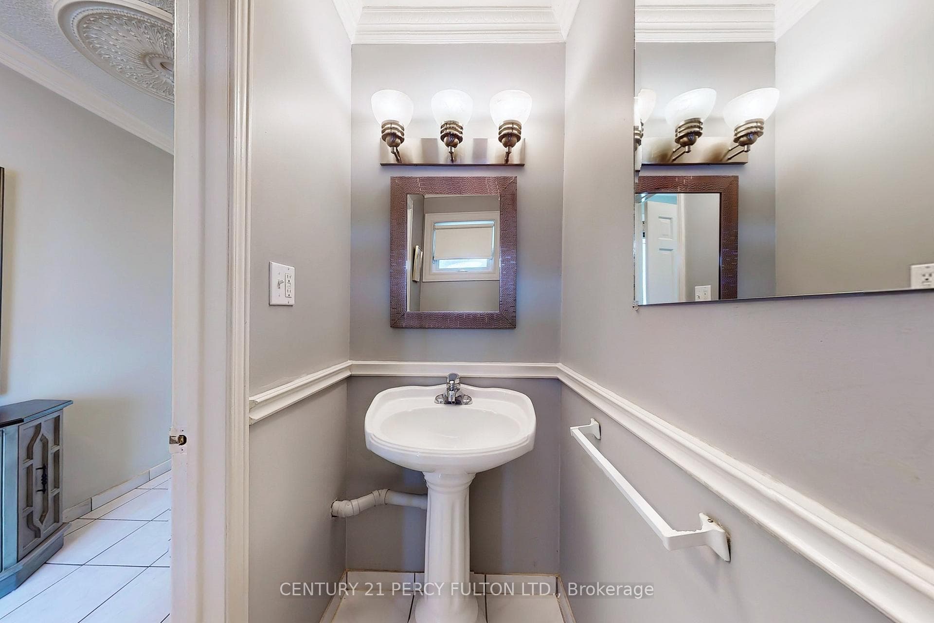 1813 Bronte Square photo 22
