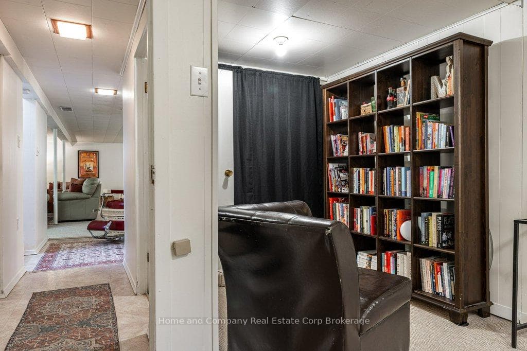 228 Redford Crescent photo 22
