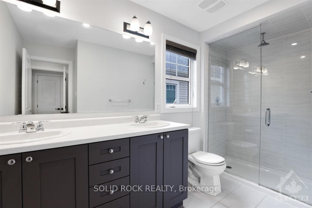 Ensuite with double sinks