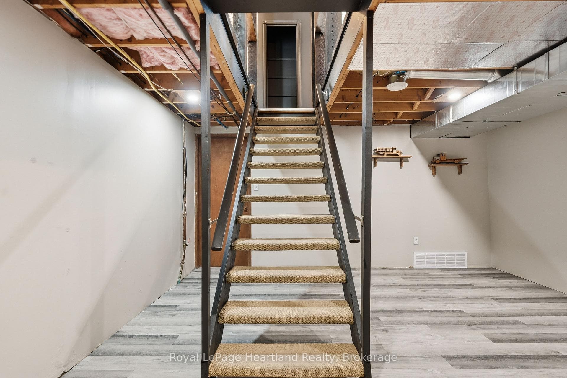 6 Alexander Street photo 26