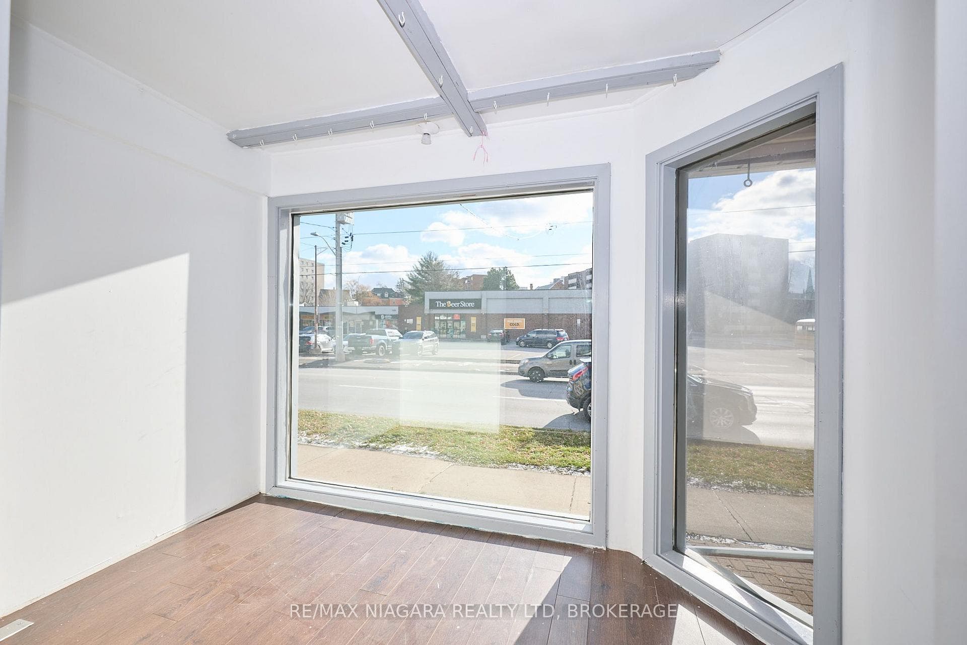 105A Welland Avenue photo 3