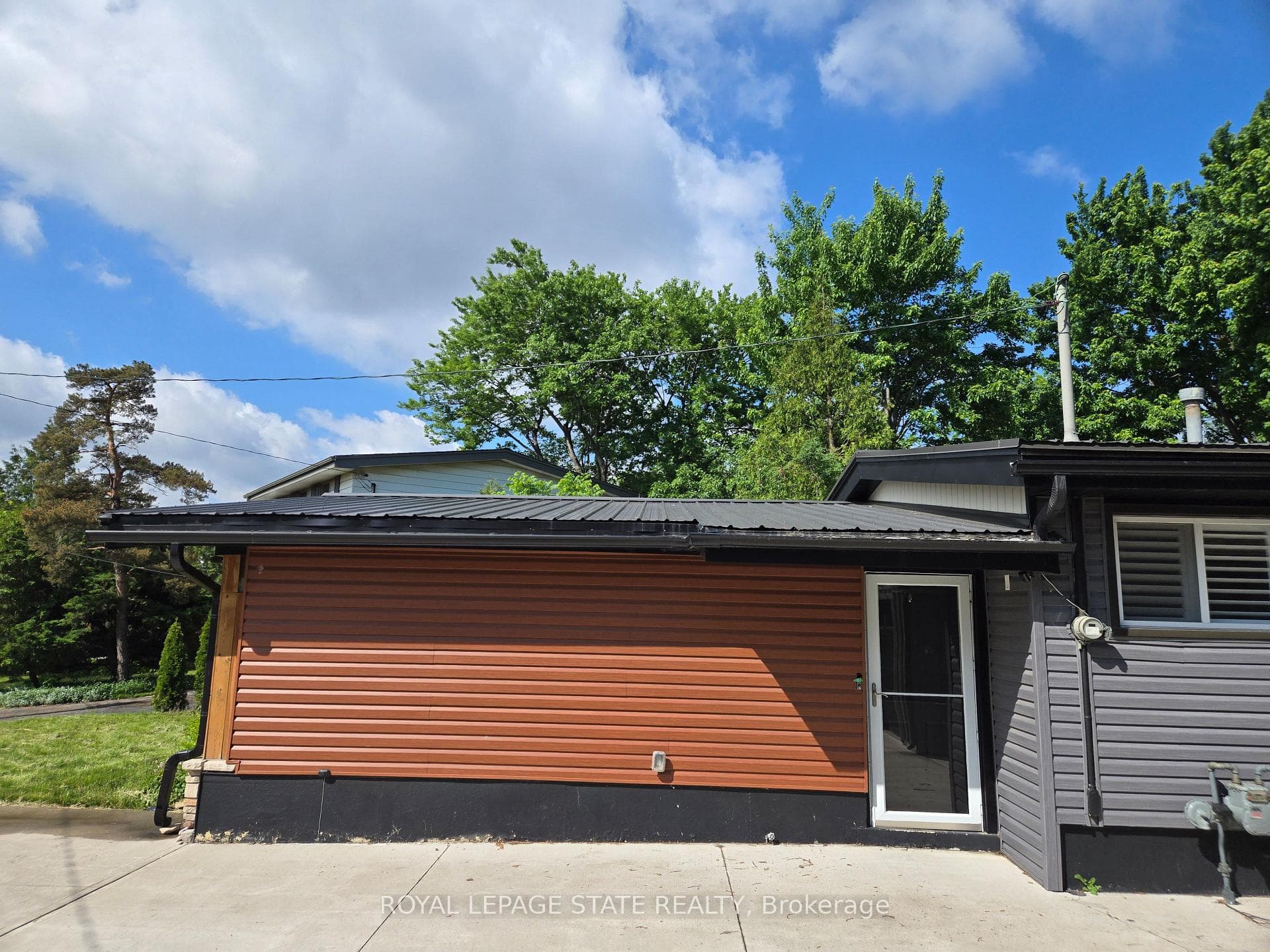 17 Carmen Avenue photo 3