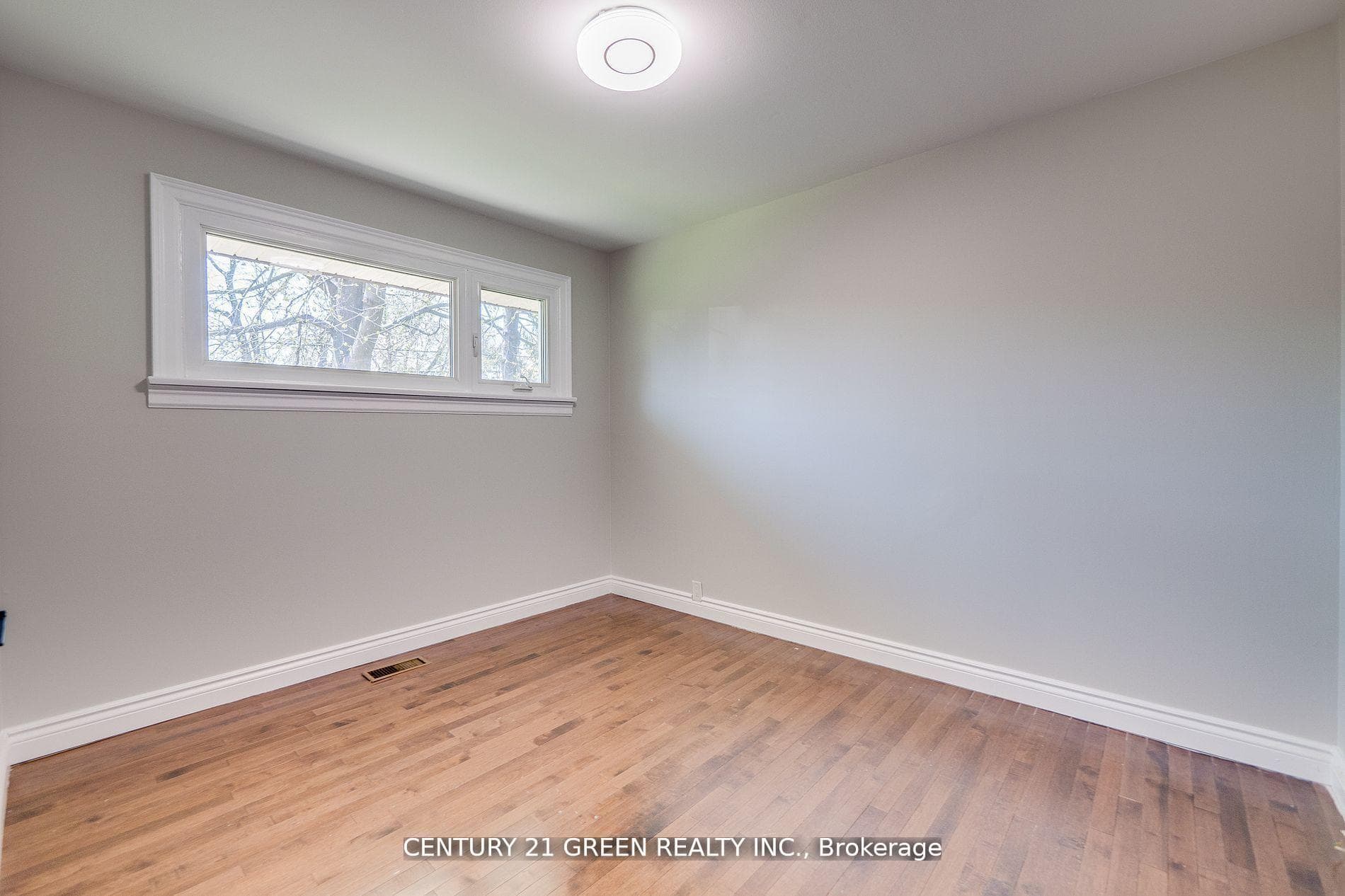 55 Regency Square photo 20
