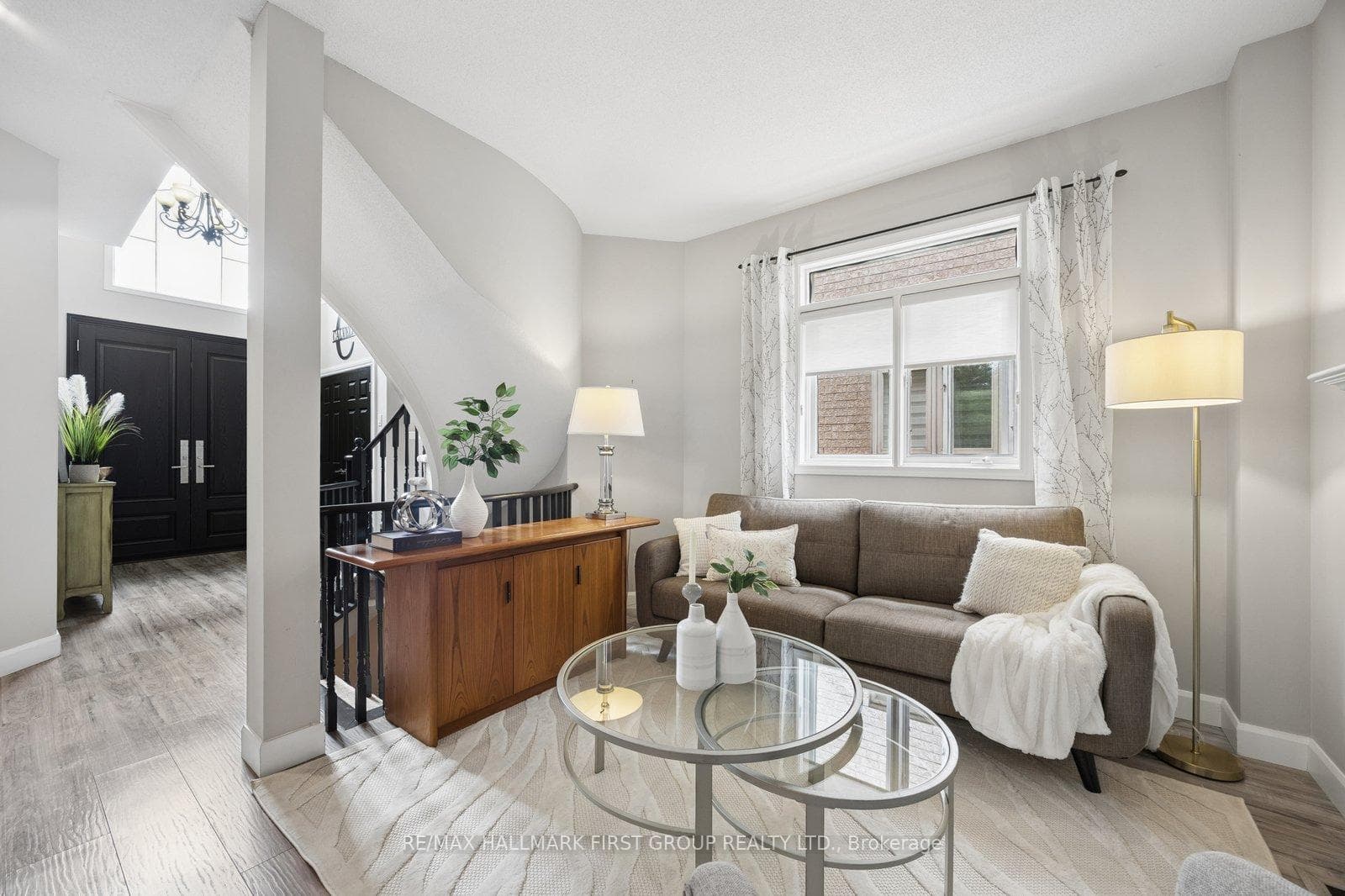 472 Summerpark Crescent photo 4