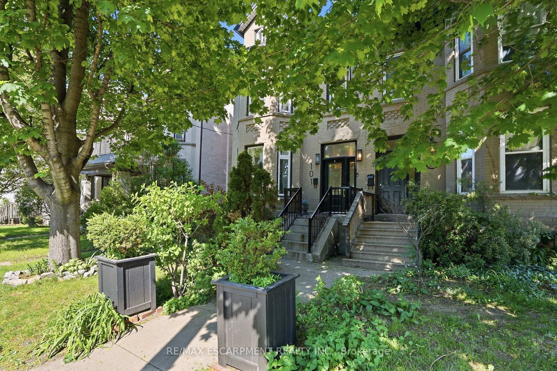 101 Victoria Avenue photo 5