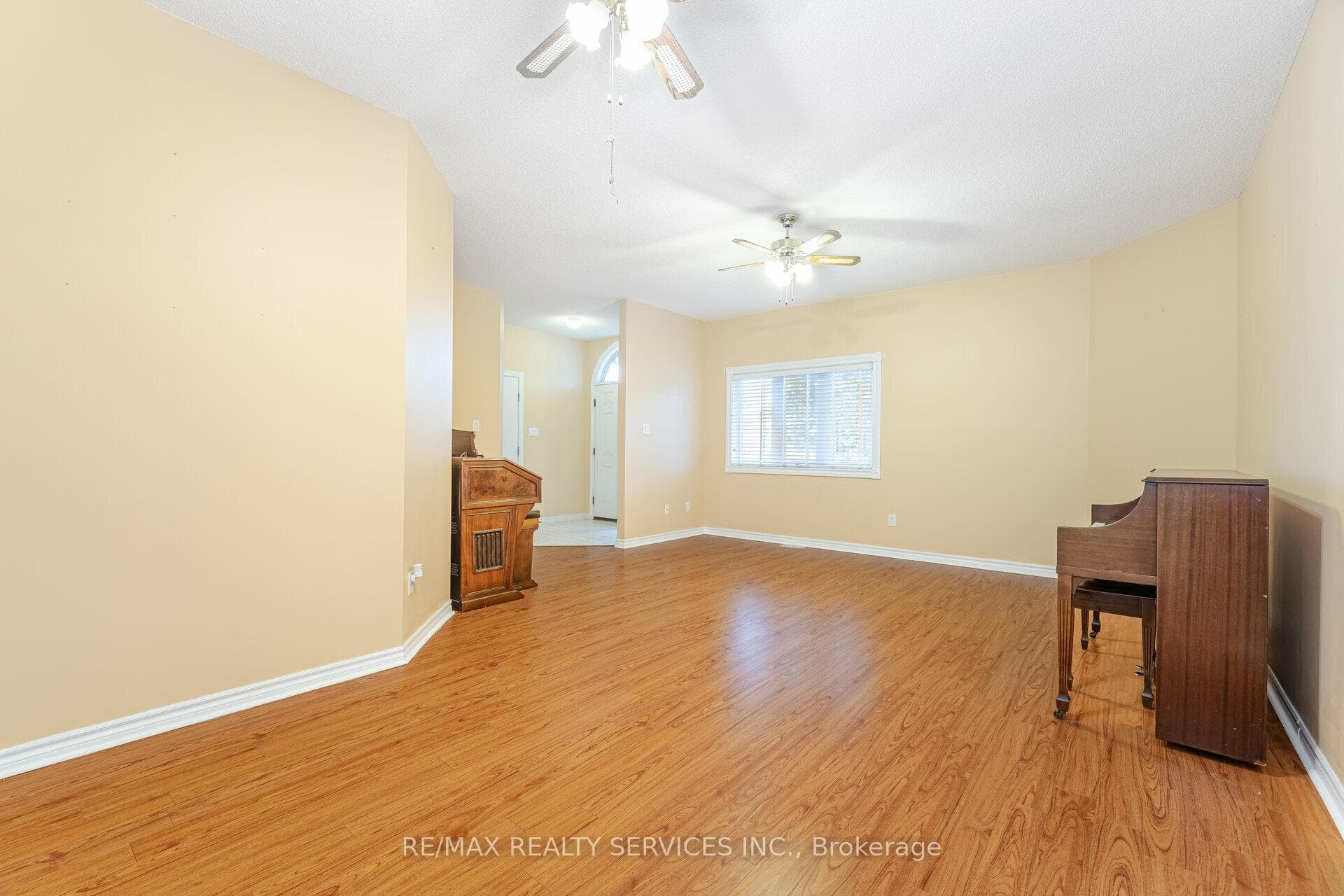 9 Ferndown Crescent photo 11