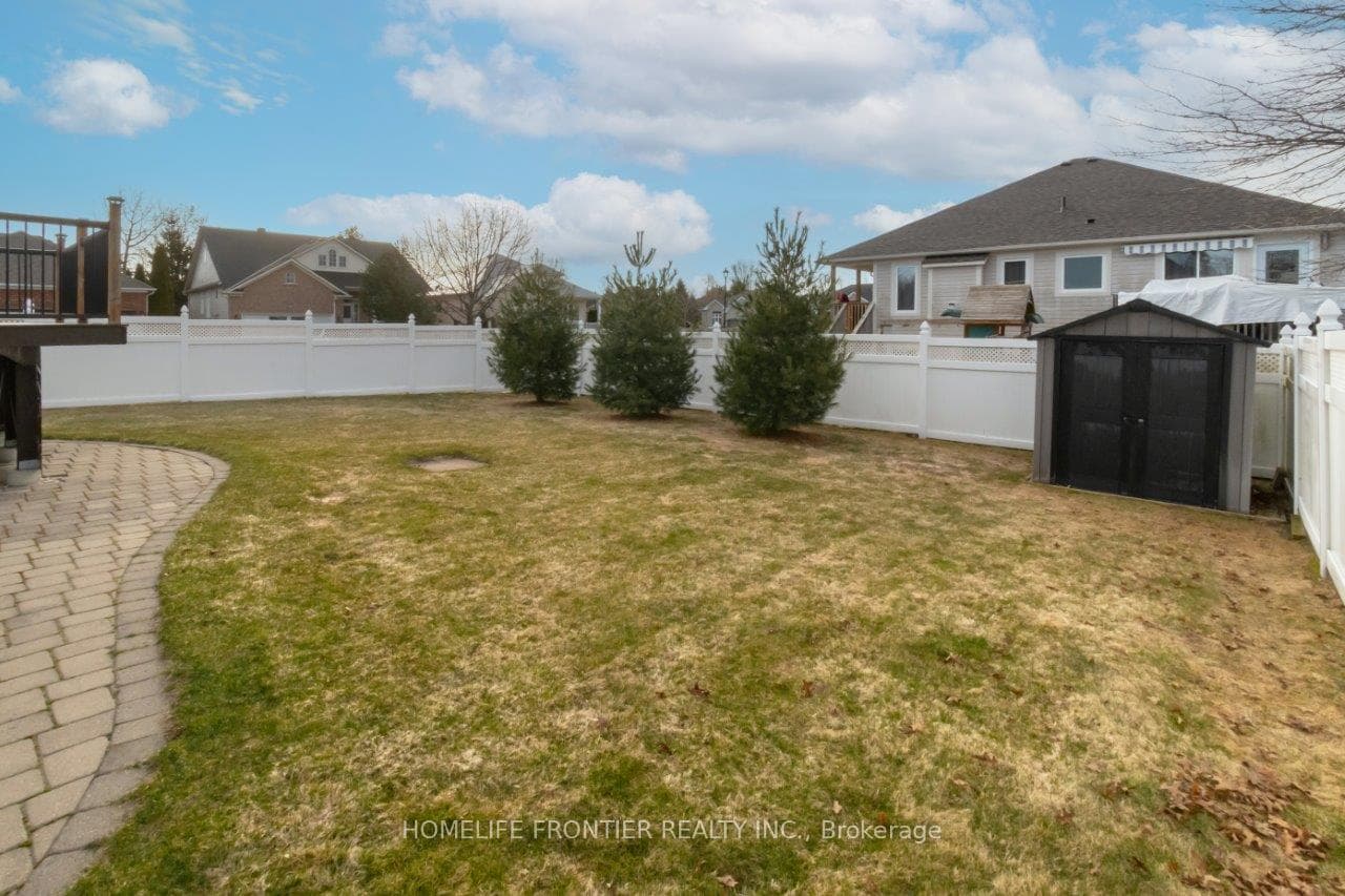 16 Red Pine Crescent photo 37