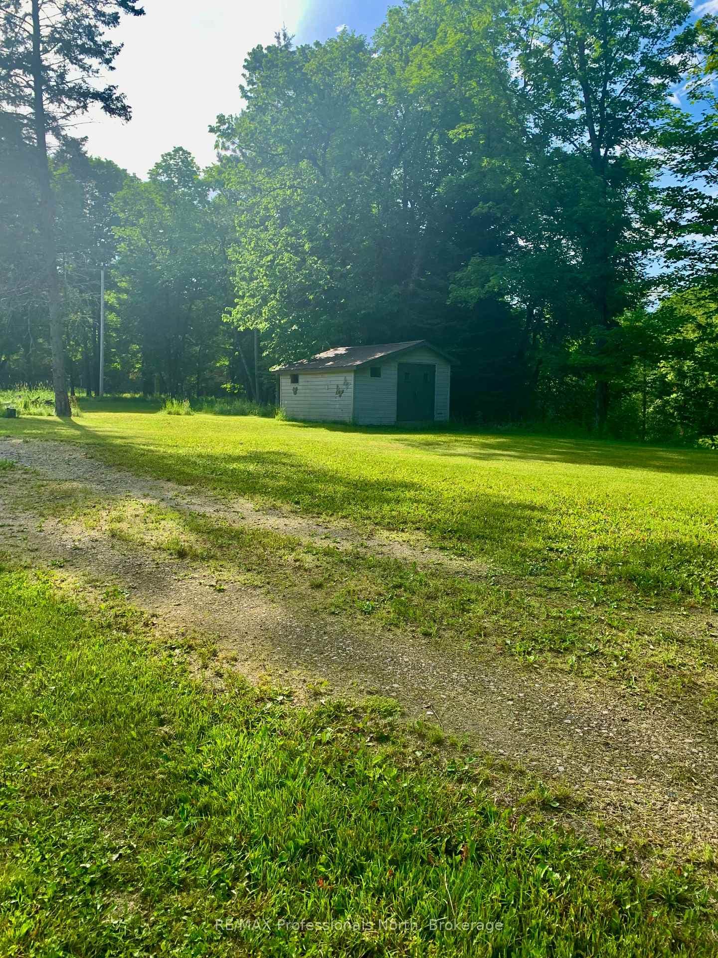 2075 Wigamog Road photo 16