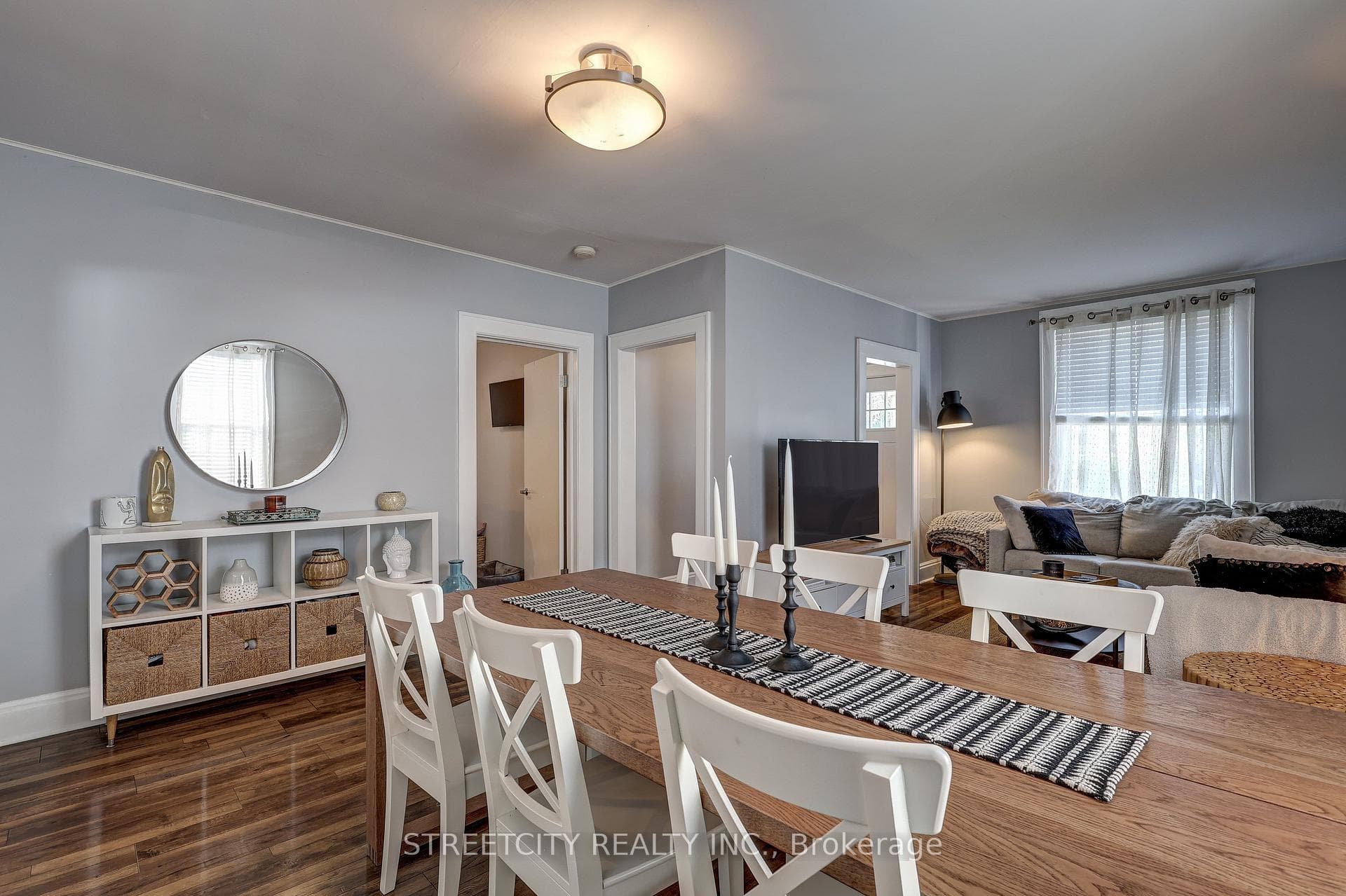 84 Erie Street photo 9