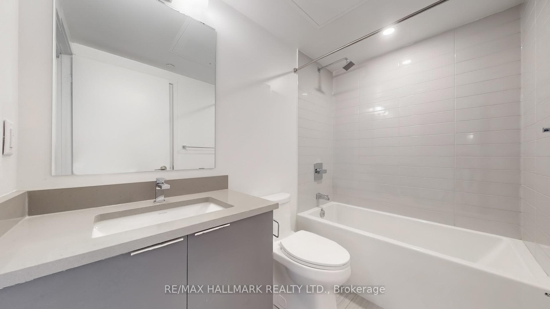 2033 Kennedy Road Unit 720 photo 32