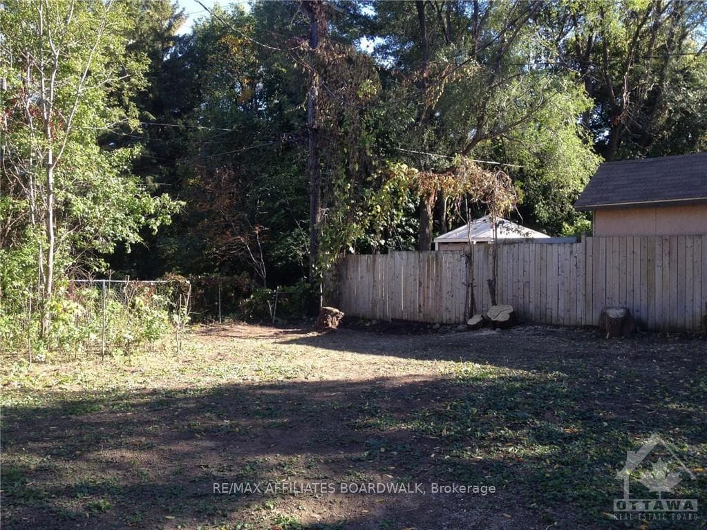 955 MERIVALE Road photo 12