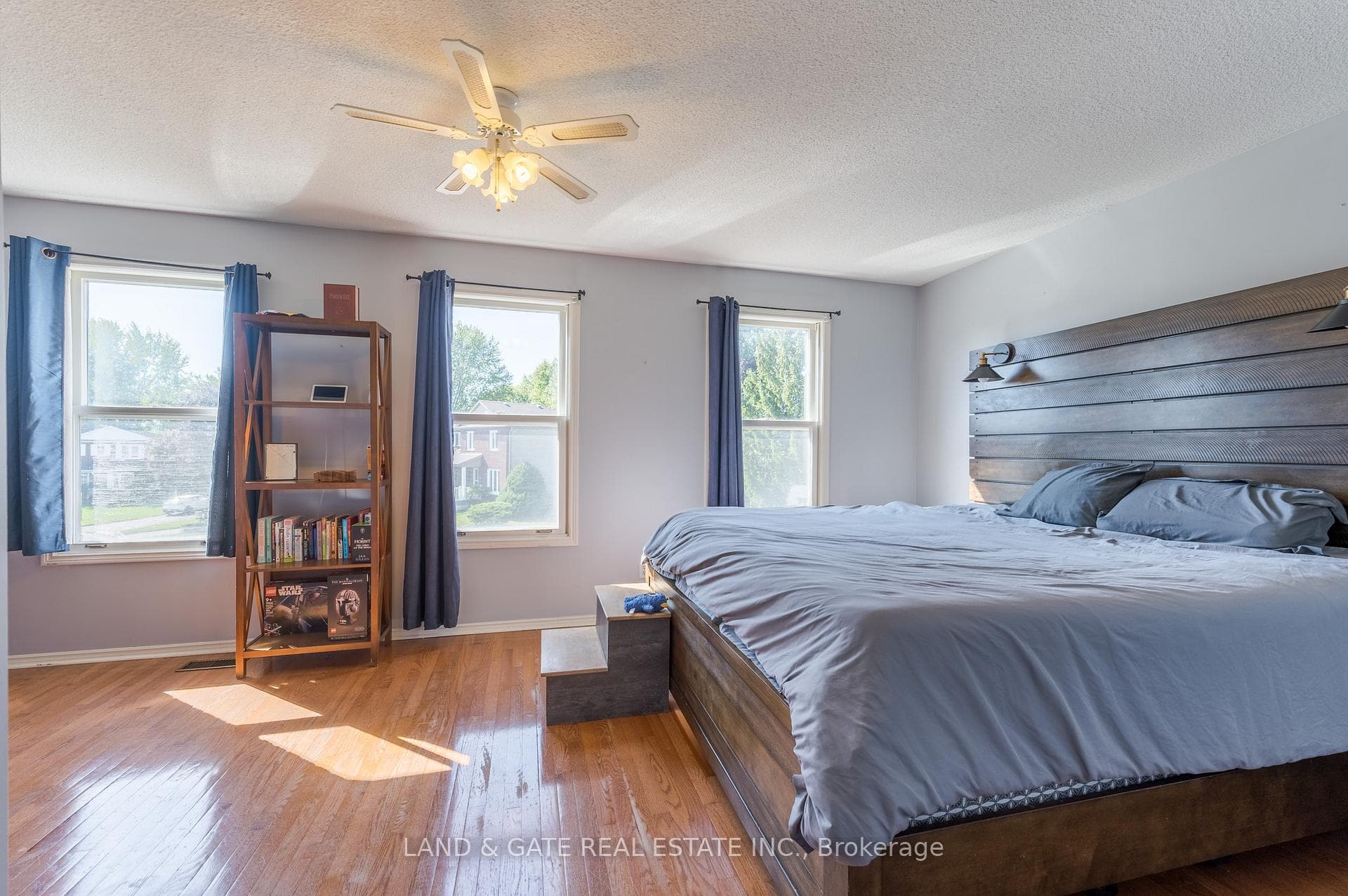 912 Heenan Street photo 27