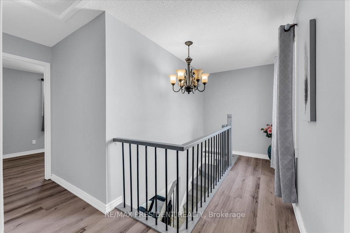 68 Majestic Crescent photo 15