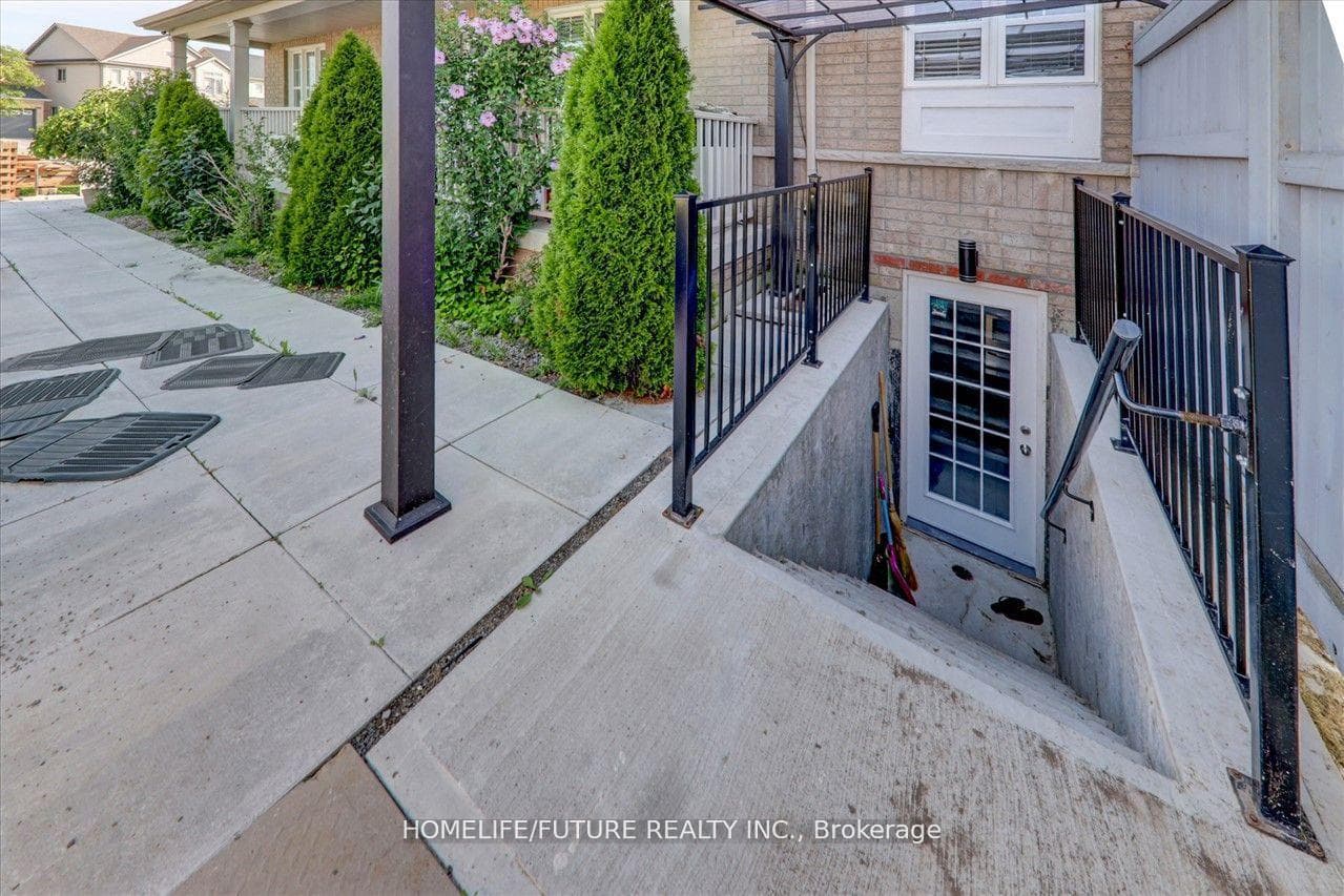 939 Miller Park Avenue Unit Bsmt photo 4
