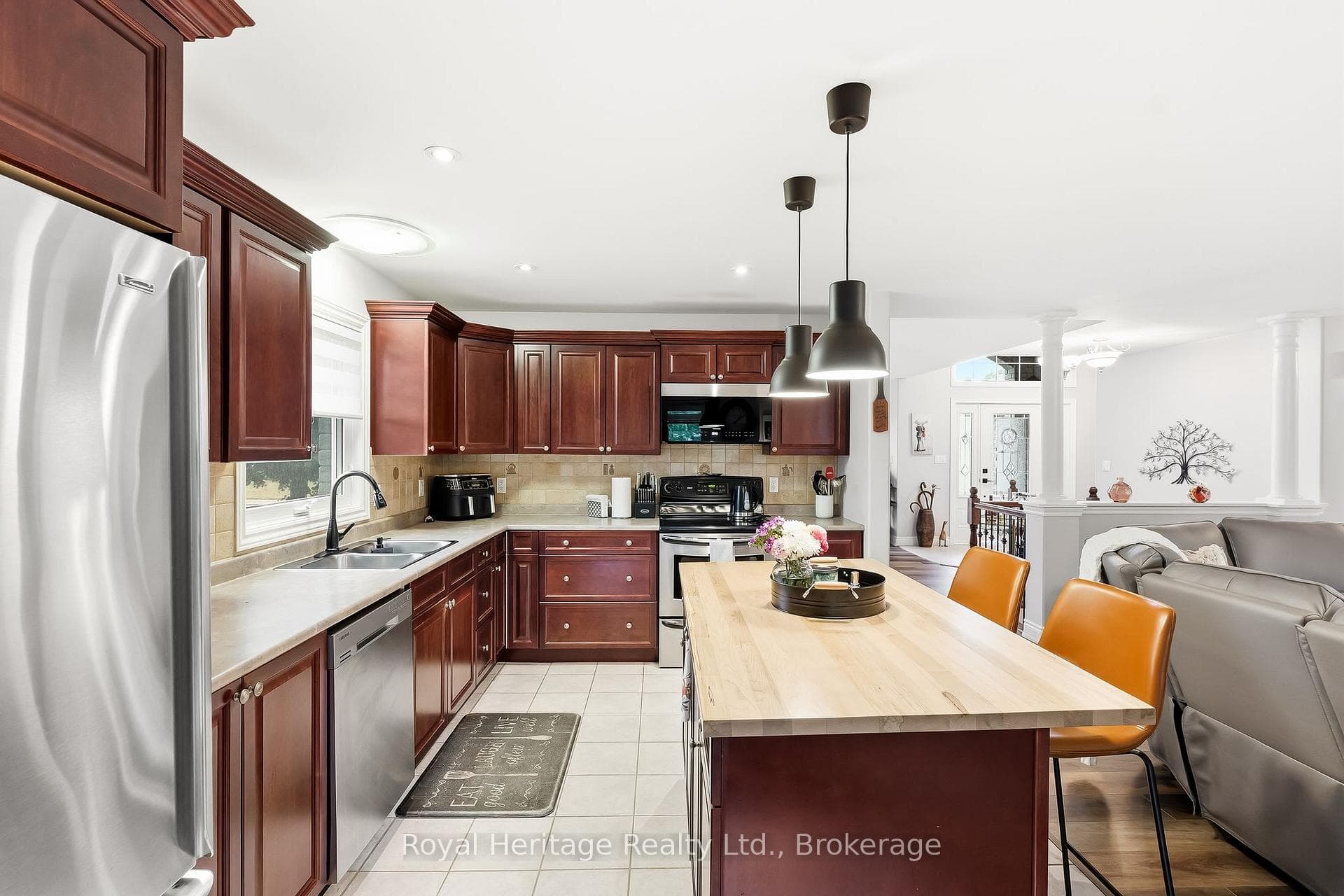 24 Iroquois Avenue photo 15