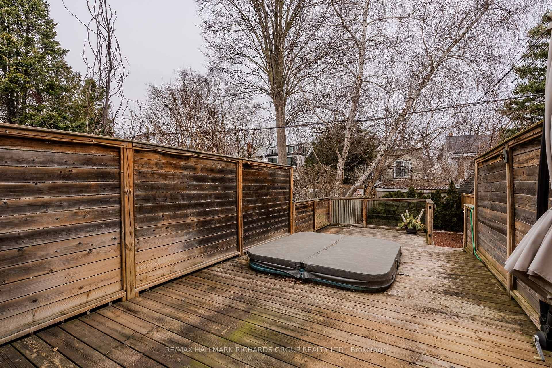 27 Herbert Avenue photo 28