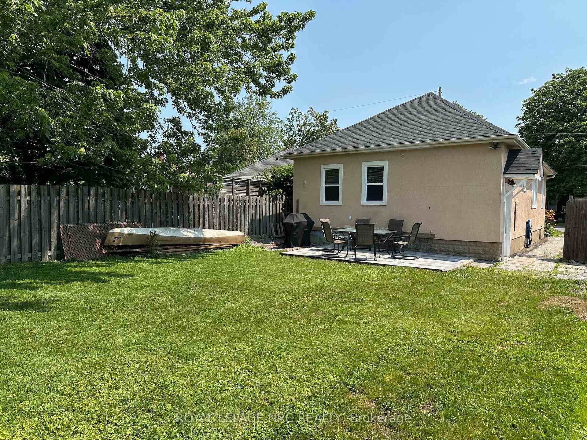 270 Beatrice Street photo 17