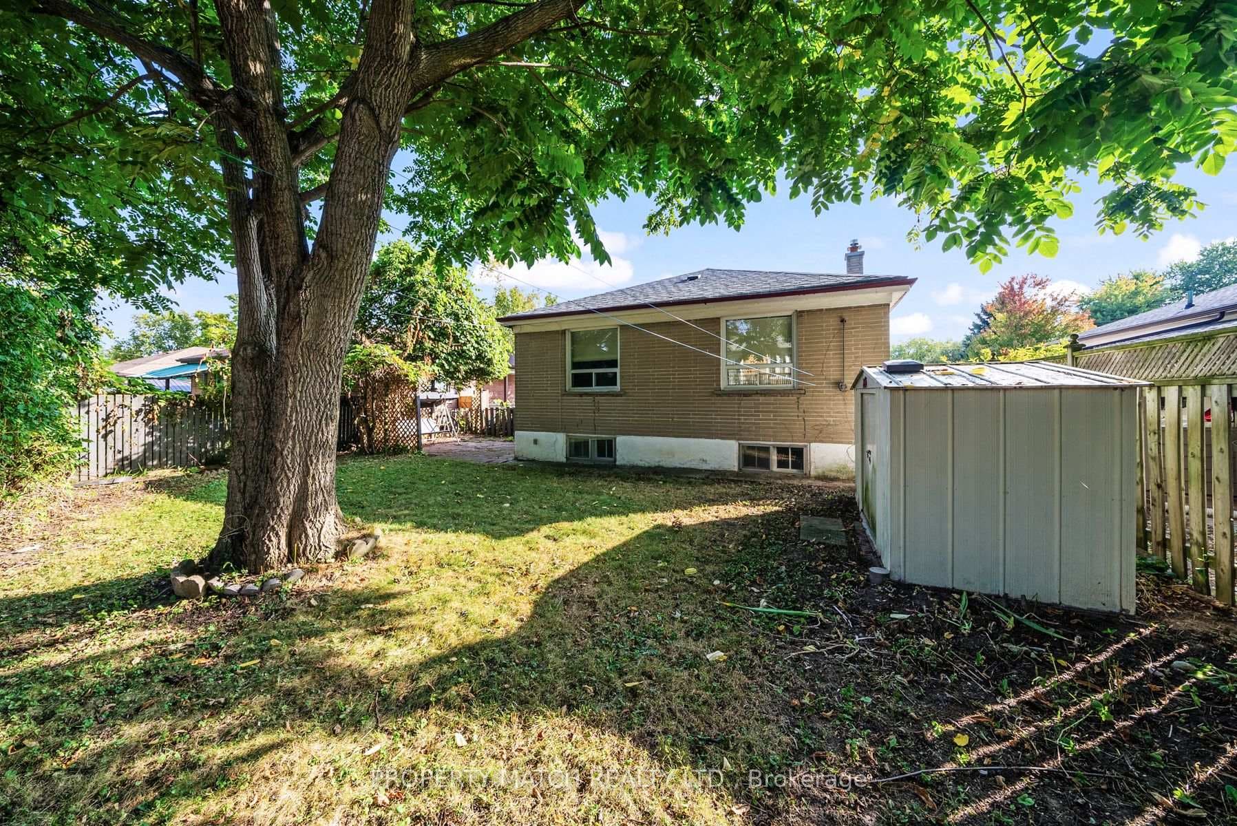 22 Farmbrook Road photo 5