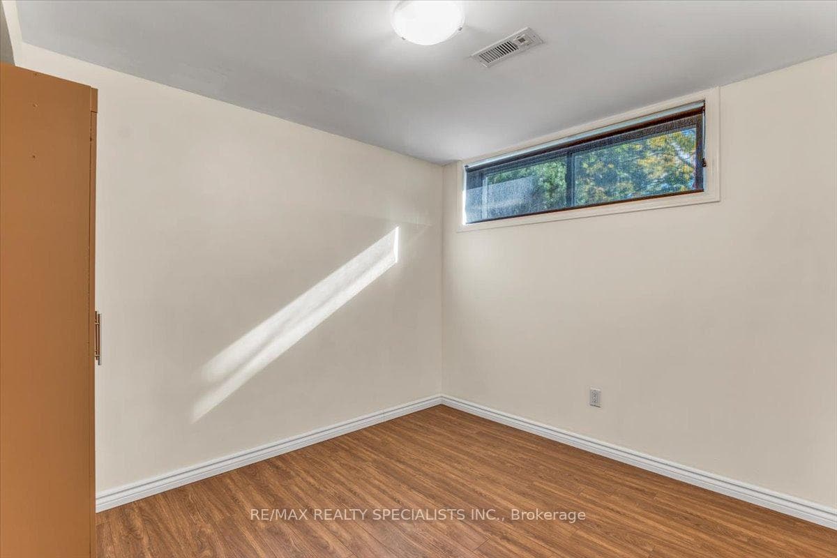 26 Danish Crescent Unit BSMT photo 17