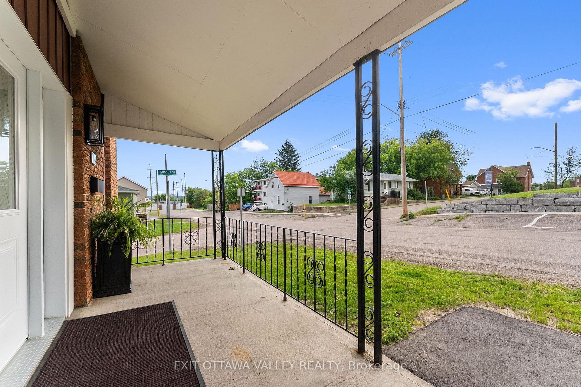 164 Maple Avenue photo 38