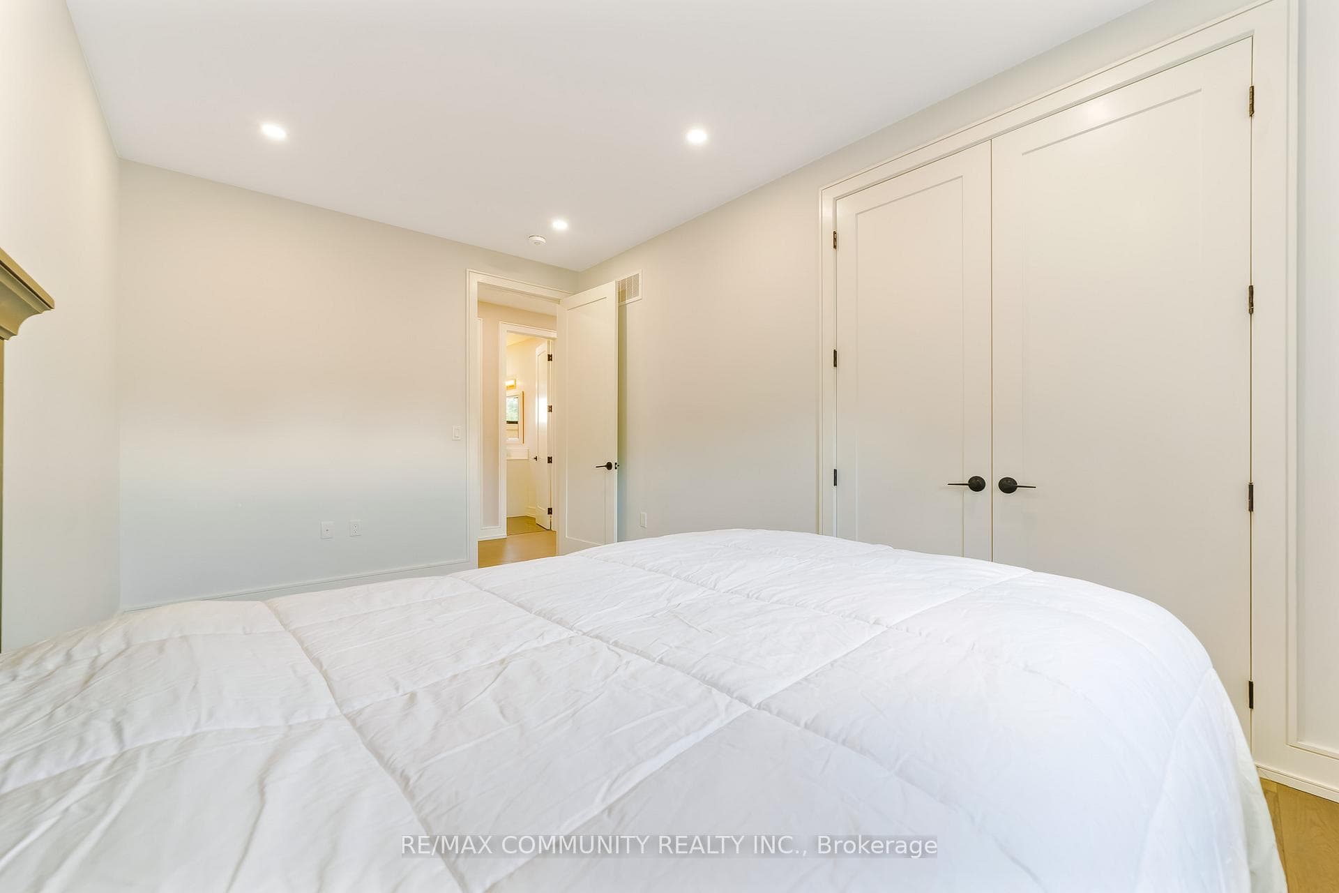 856 Kennedy Road photo 31