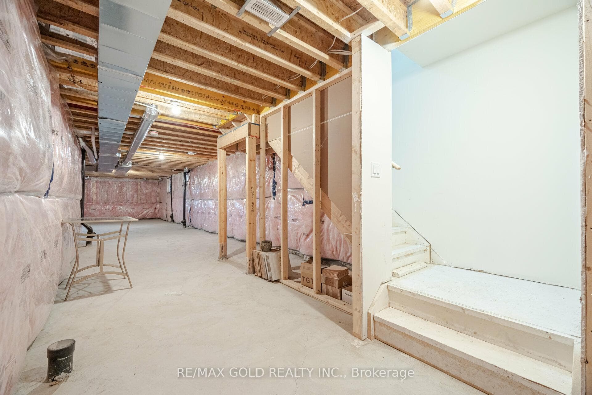 63 Hawtrey Road photo 34