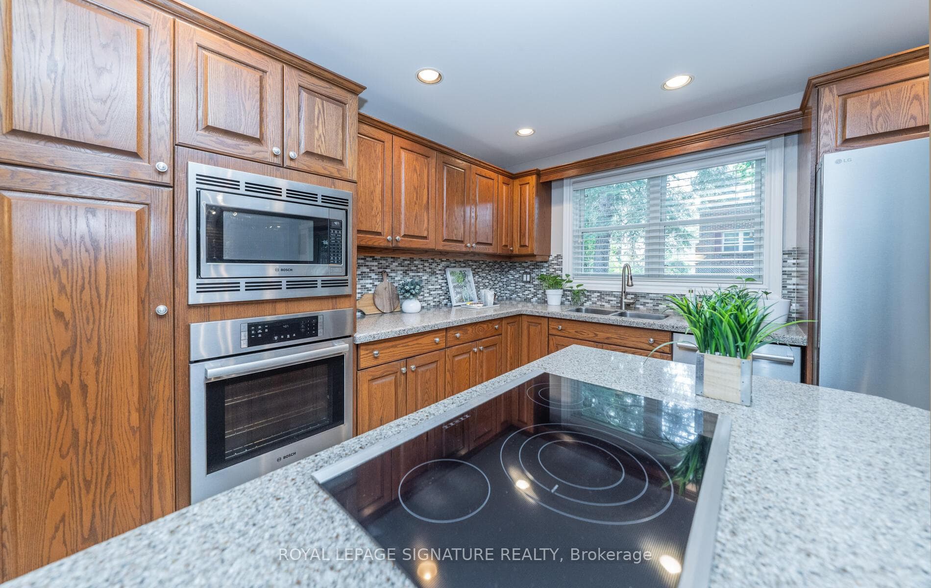 Huge Centre Island! Solid Wood Cabinetry! Pantry!