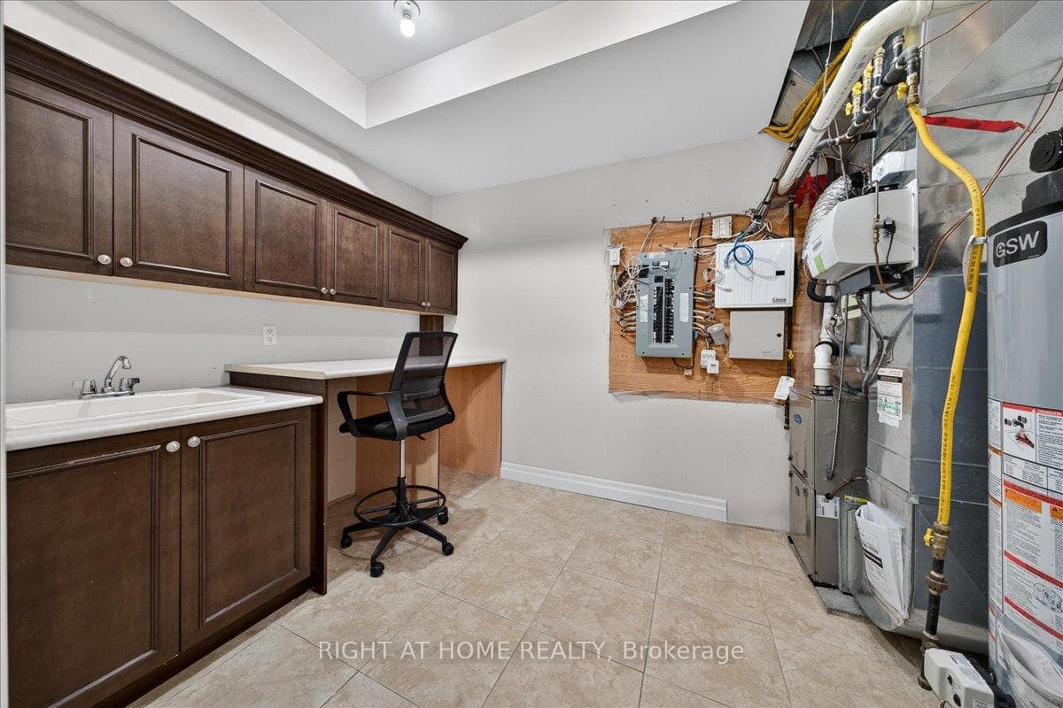 91B Evans Avenue photo 46