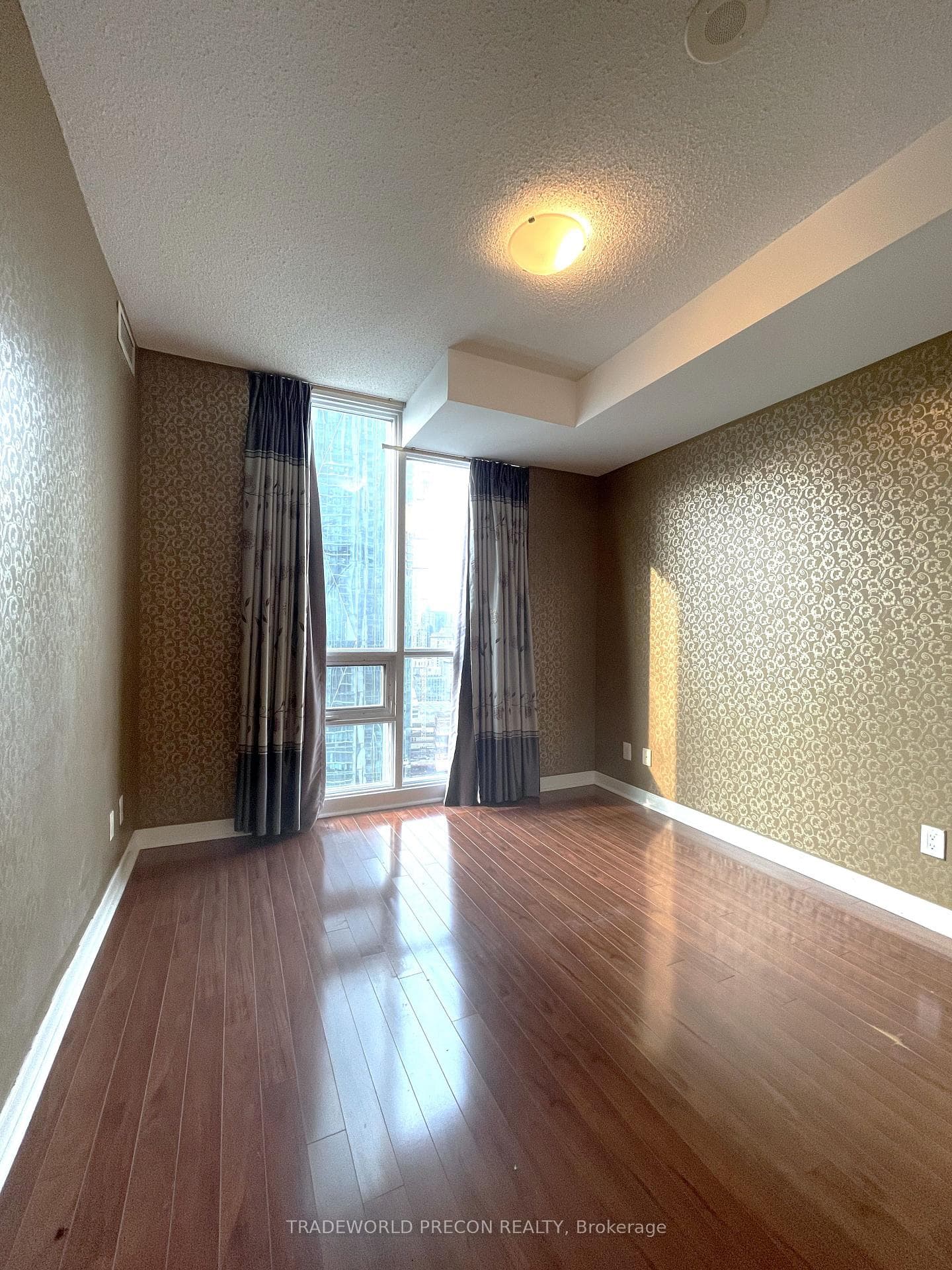 18 Harbour Street Unit 3202 photo 4