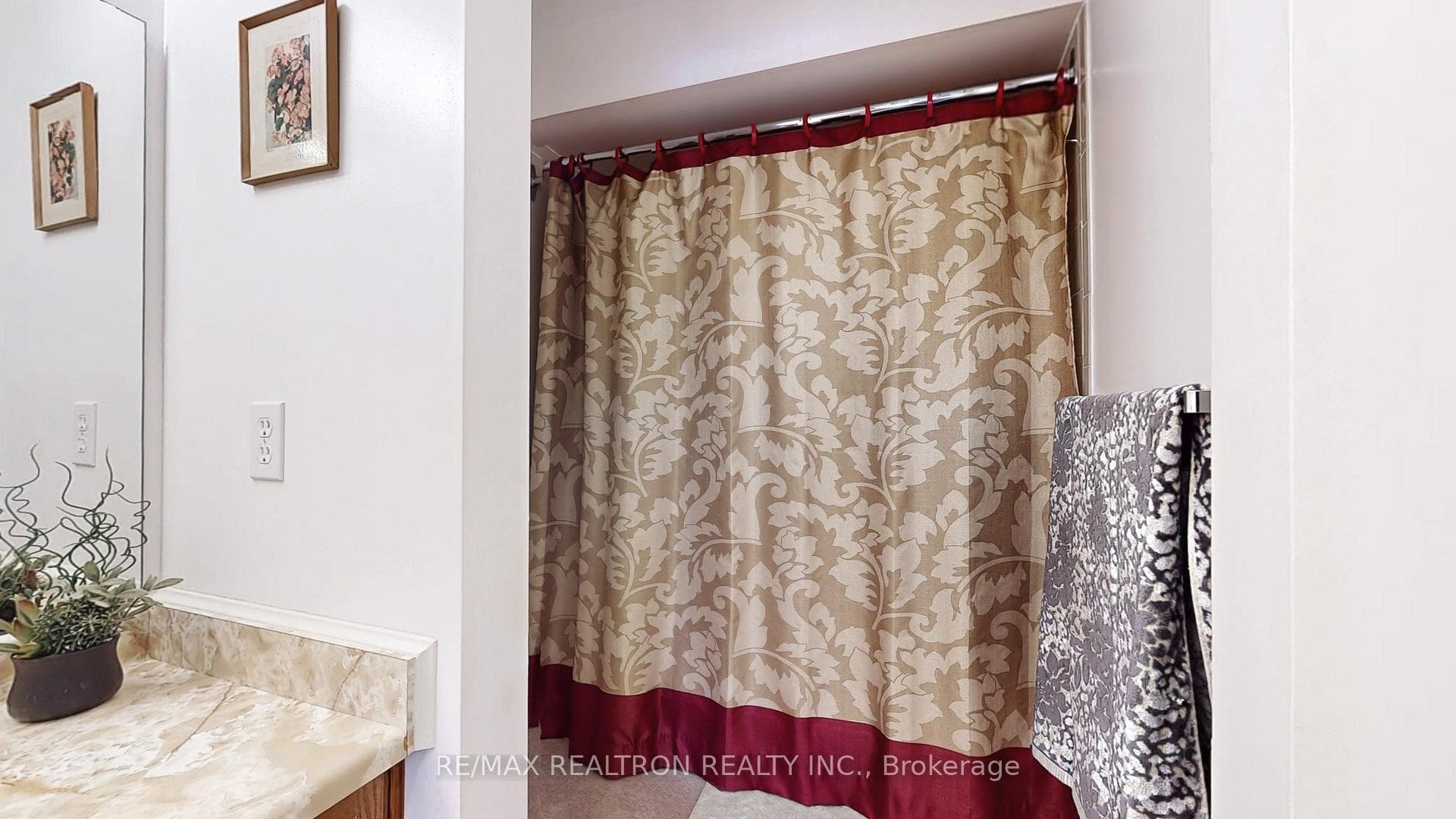 142 Wintermute Boulevard photo 31